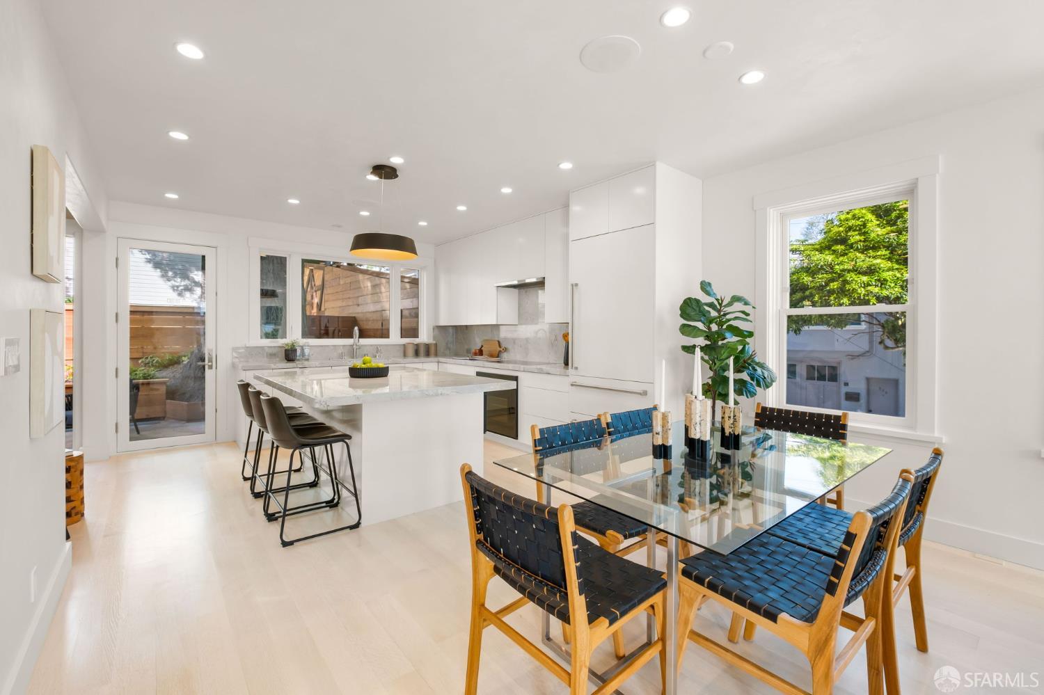 Detail Gallery Image 8 of 53 For 95 Nordhoff St, San Francisco,  CA 94131 - 4 Beds | 5 Baths