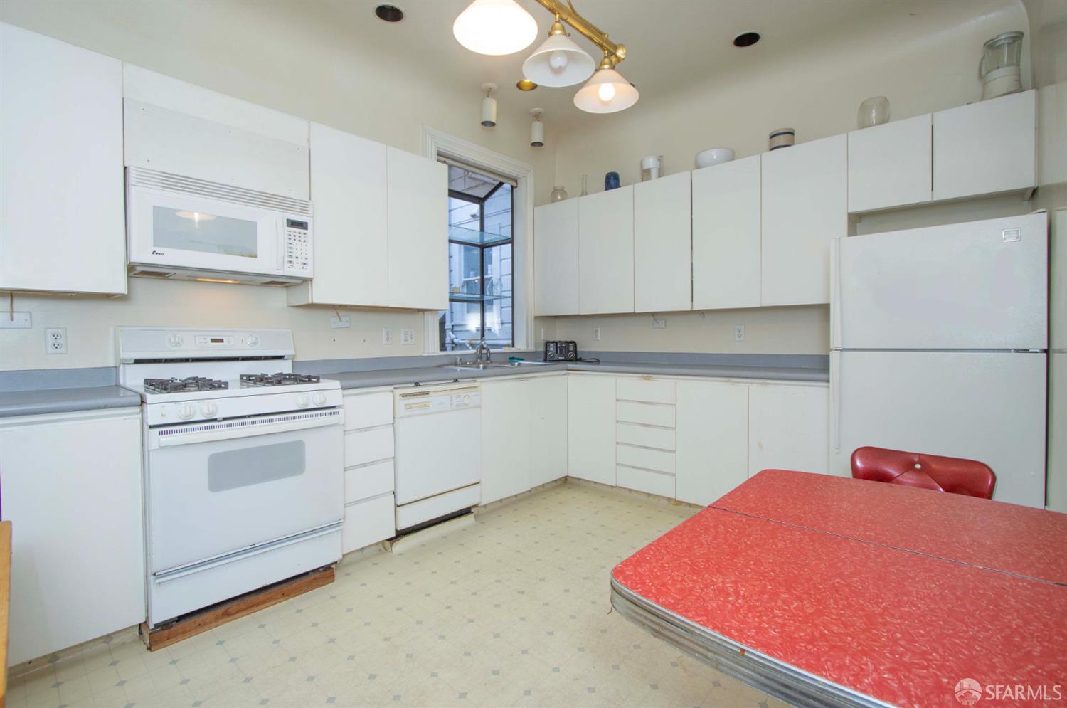 Photo #11: 426112995 Listing: Photo #11