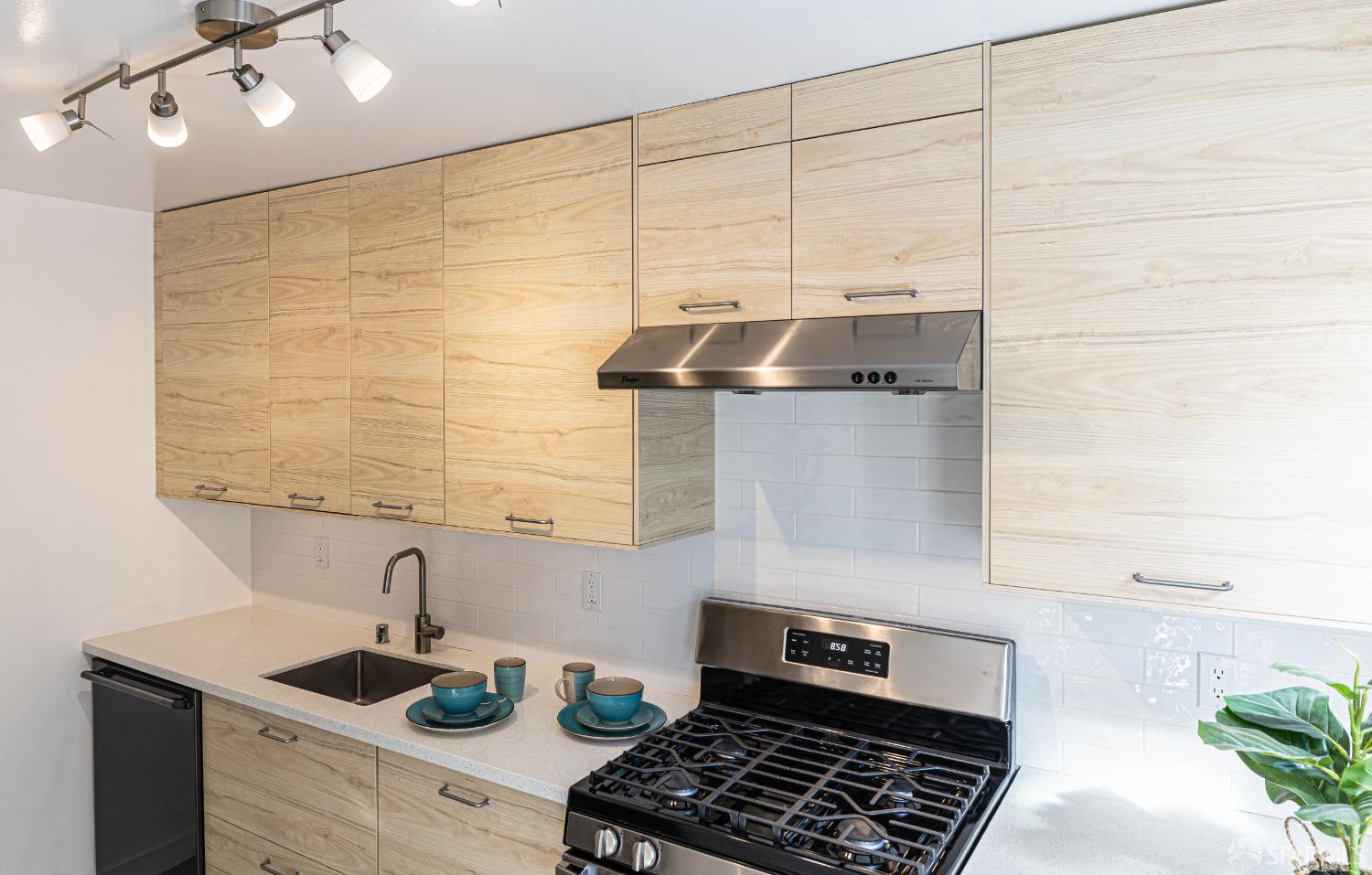 Detail Gallery Image 13 of 39 For 125 Garfield St, San Francisco,  CA 94134 - 4 Beds | 2 Baths