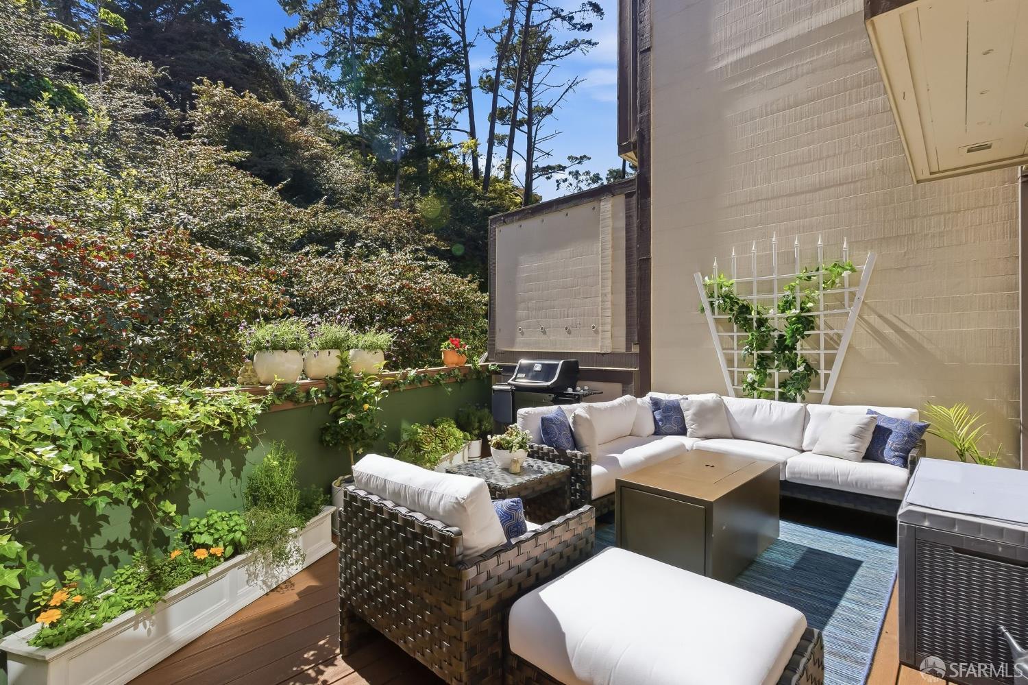 Detail Gallery Image 23 of 47 For 182 Carnelian Way, San Francisco,  CA 94131 - 3 Beds | 2/2 Baths