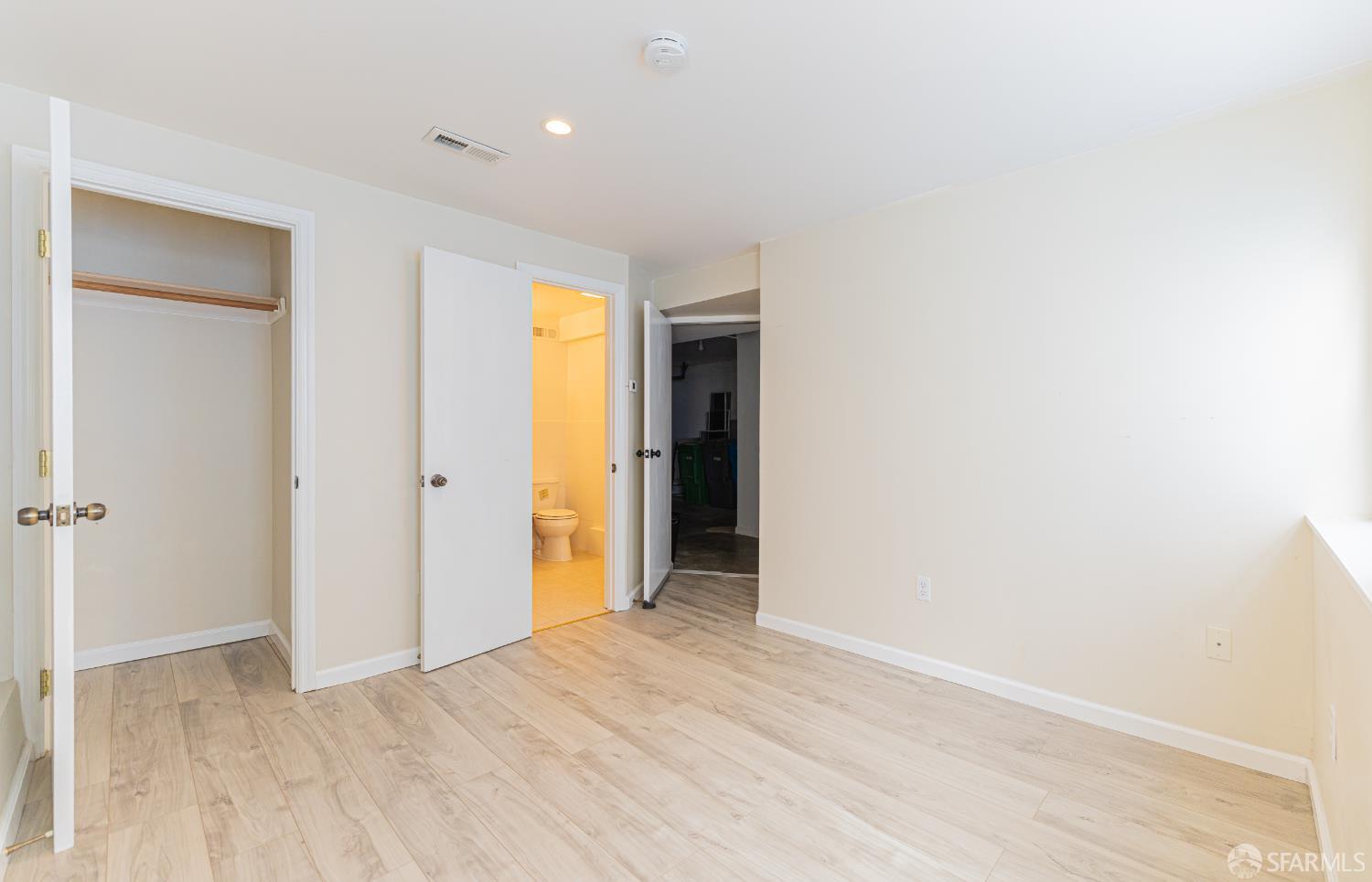 Detail Gallery Image 27 of 39 For 125 Garfield St, San Francisco,  CA 94134 - 4 Beds | 2 Baths