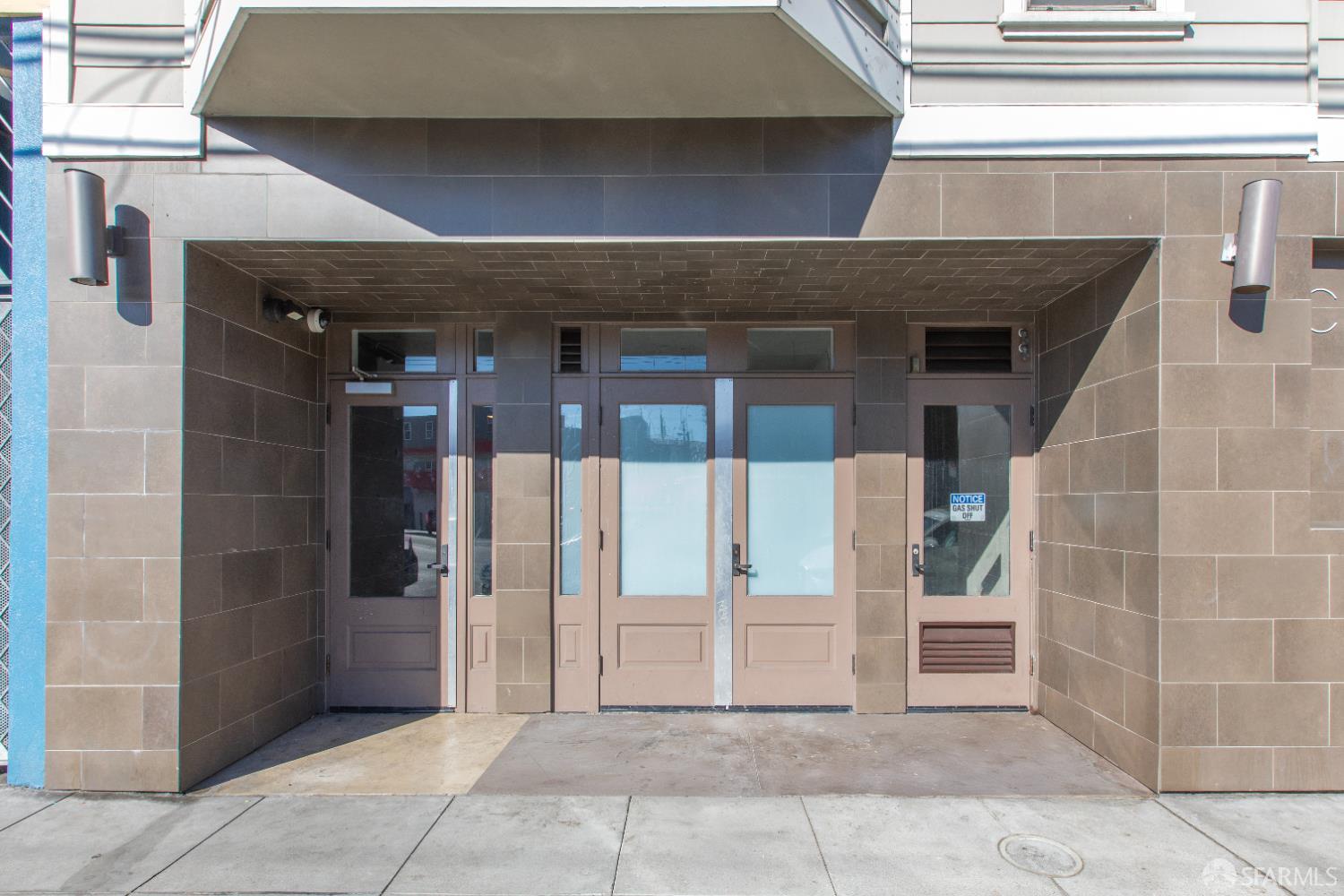 Detail Gallery Image 2 of 12 For 566 S Van Ness Ave Comm1,  San Francisco,  CA 94110 - – Beds | – Baths