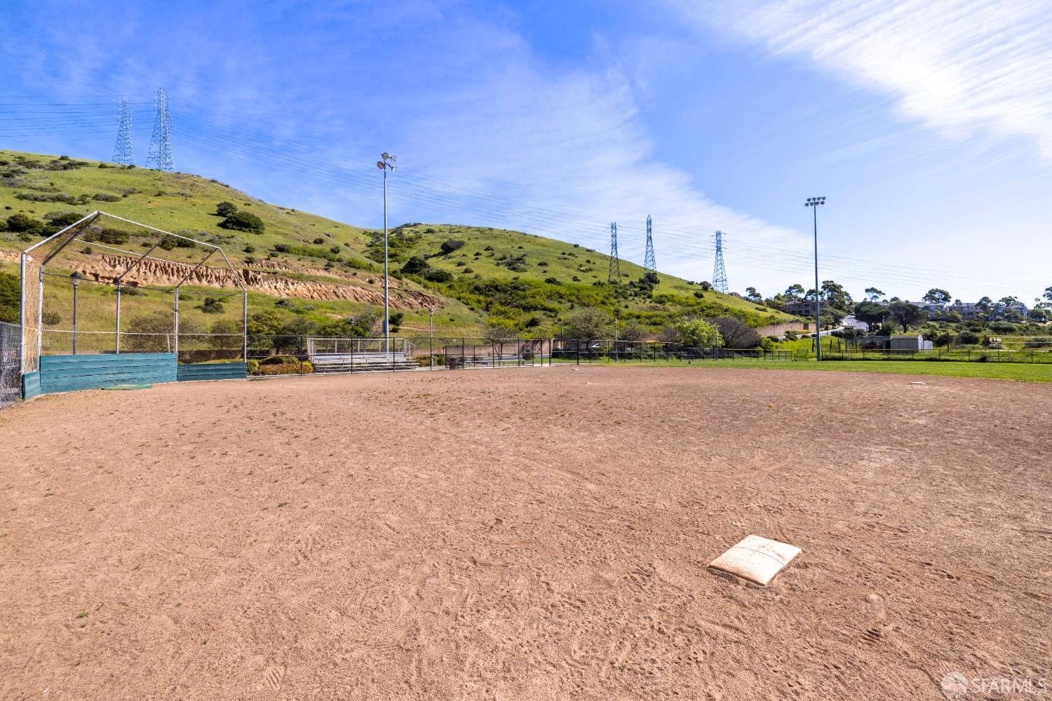 Detail Gallery Image 49 of 61 For 141 Kestrel Ct, Brisbane,  CA 94005 - 2 Beds | 2 Baths