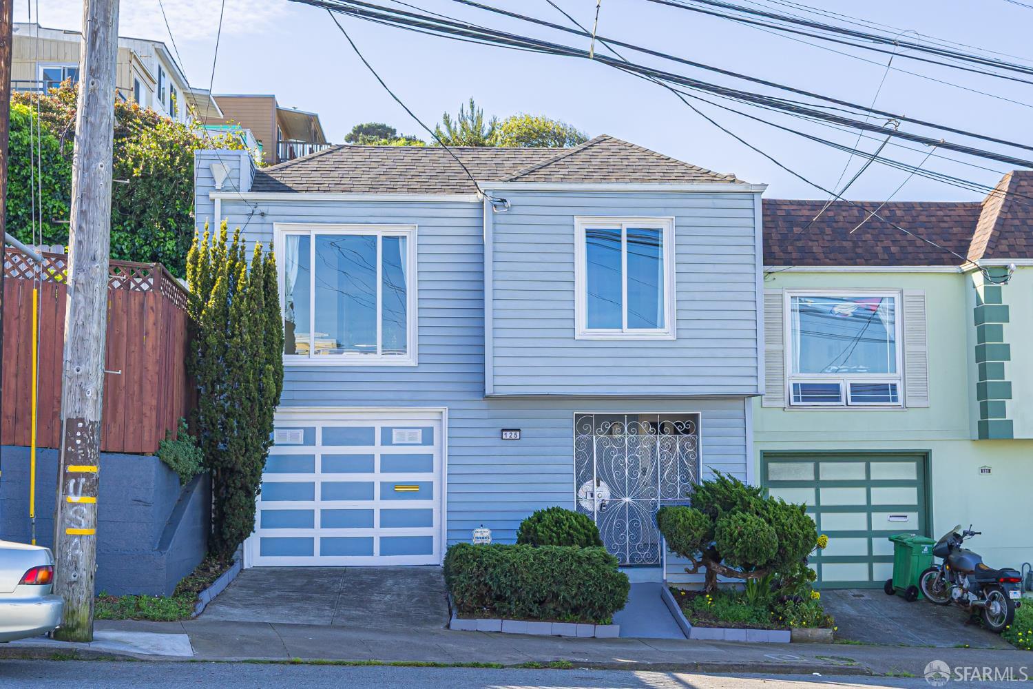 Detail Gallery Image 3 of 39 For 125 Garfield St, San Francisco,  CA 94134 - 4 Beds | 2 Baths