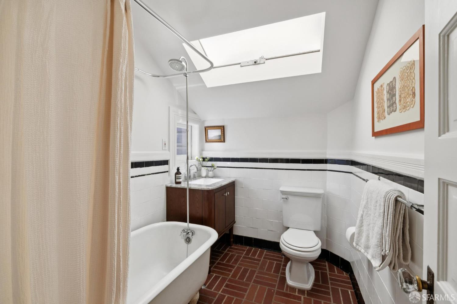 Detail Gallery Image 29 of 51 For 4333 23rd St, San Francisco,  CA 94114 - 3 Beds | 3 Baths