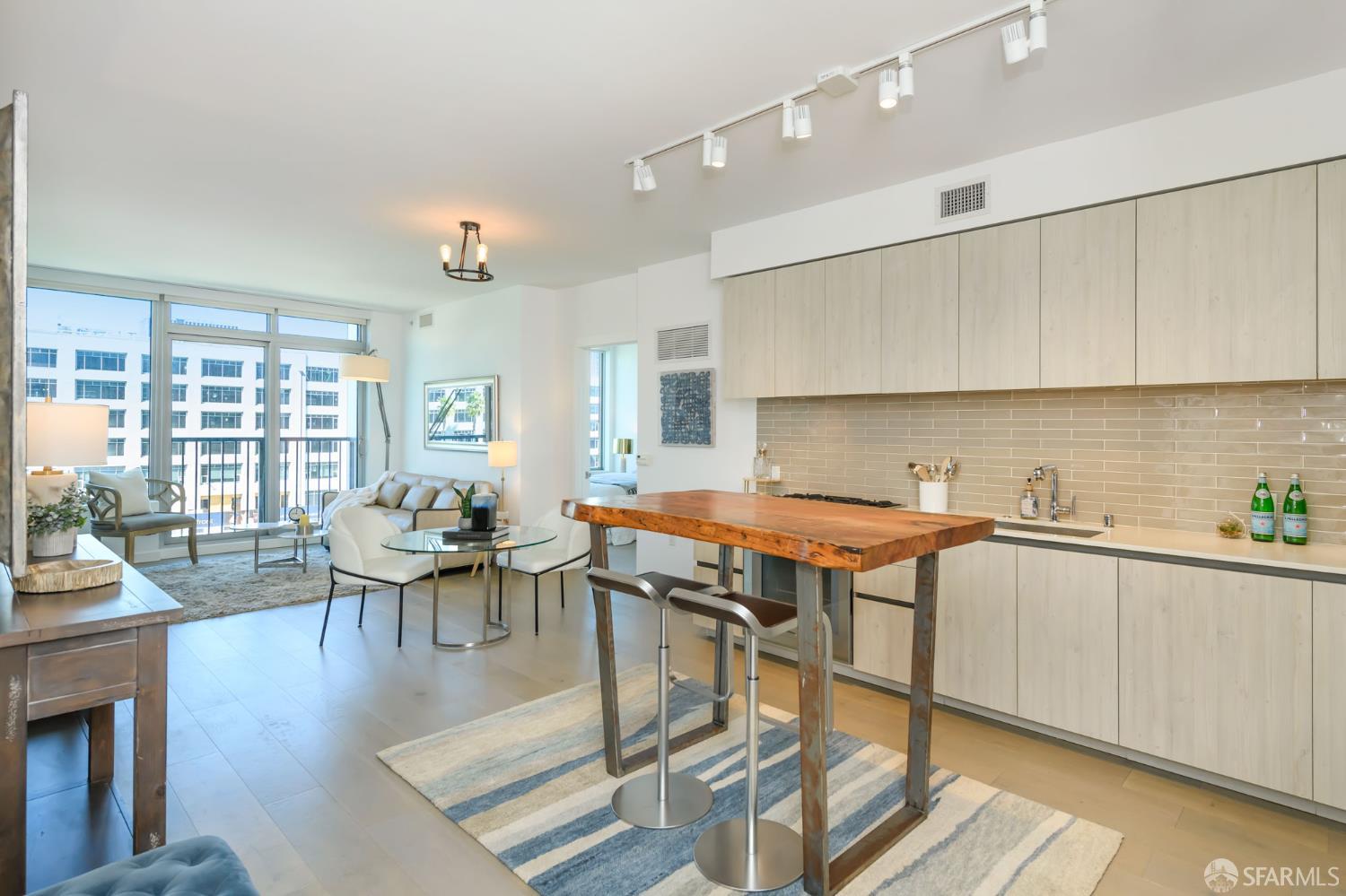 Photo #2: 426113238 Listing: Photo #2