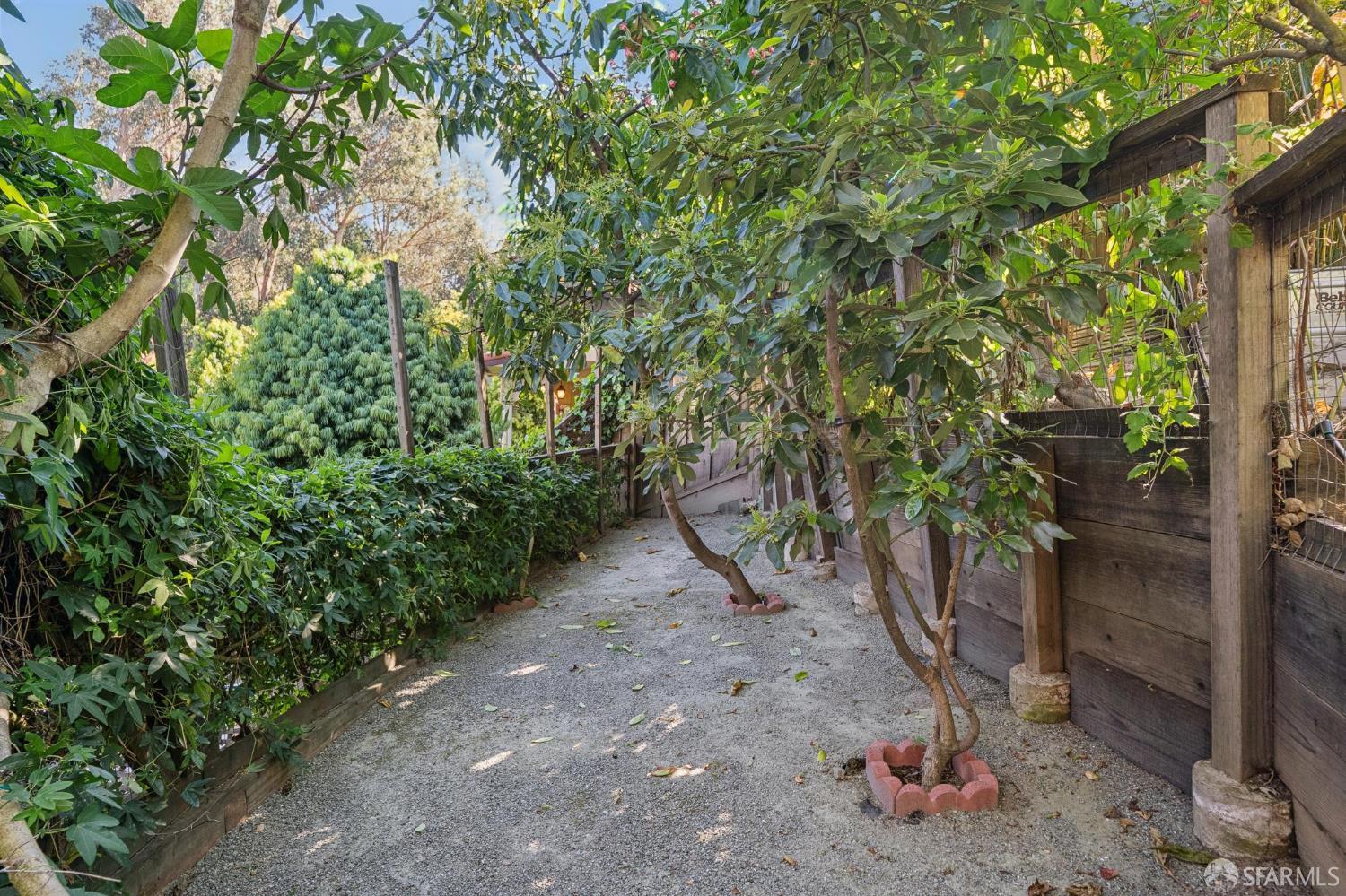 Detail Gallery Image 49 of 54 For 4743 Mountain Blvd, Oakland,  CA 94619 - 4 Beds | 3 Baths