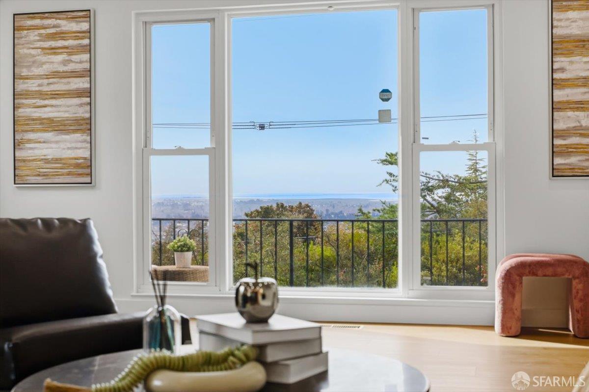 Detail Gallery Image 10 of 46 For 15942 Cambrian Dr, San Leandro,  CA 94578 - 5 Beds | 3 Baths