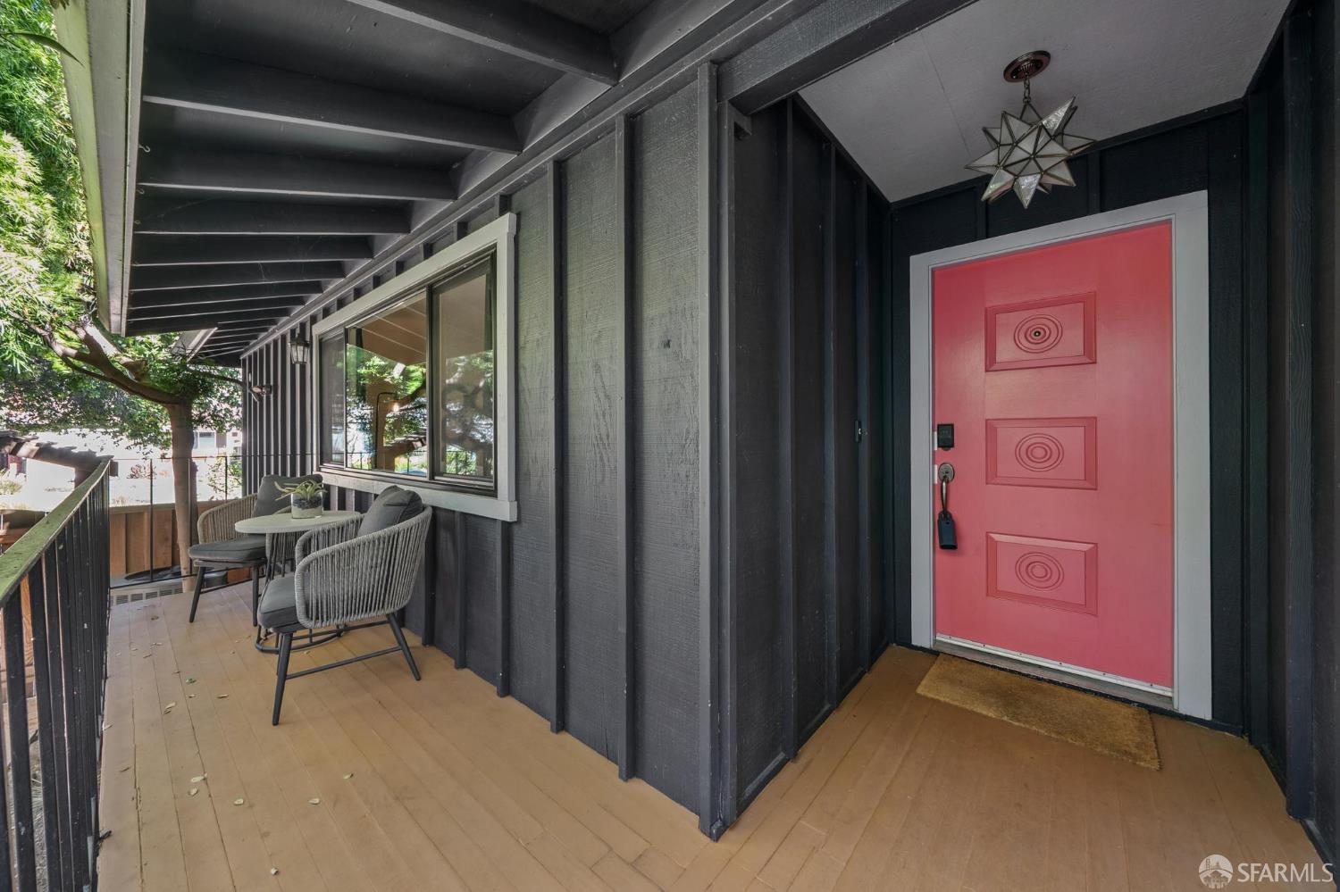 Detail Gallery Image 3 of 54 For 4743 Mountain Blvd, Oakland,  CA 94619 - 4 Beds | 3 Baths