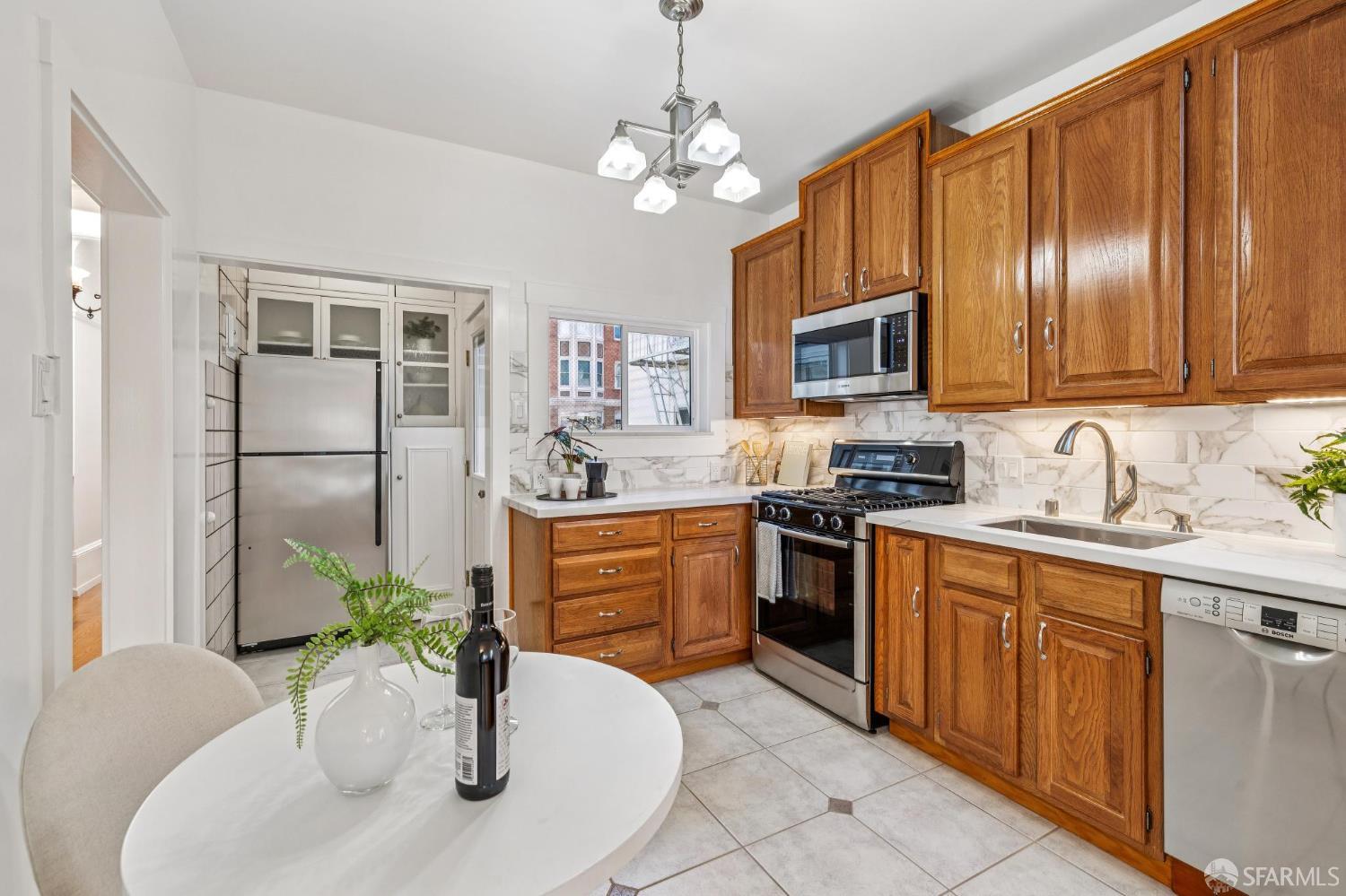 Photo #4: 426112549 Listing: Photo #4