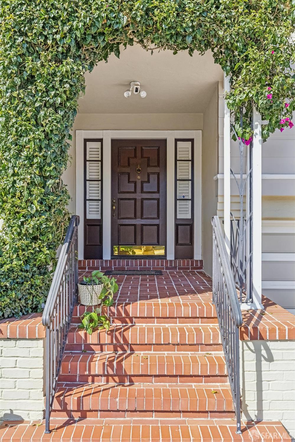Detail Gallery Image 3 of 54 For 21 Lagunitas Dr, San Francisco,  CA 94132 - 3 Beds | 2/1 Baths