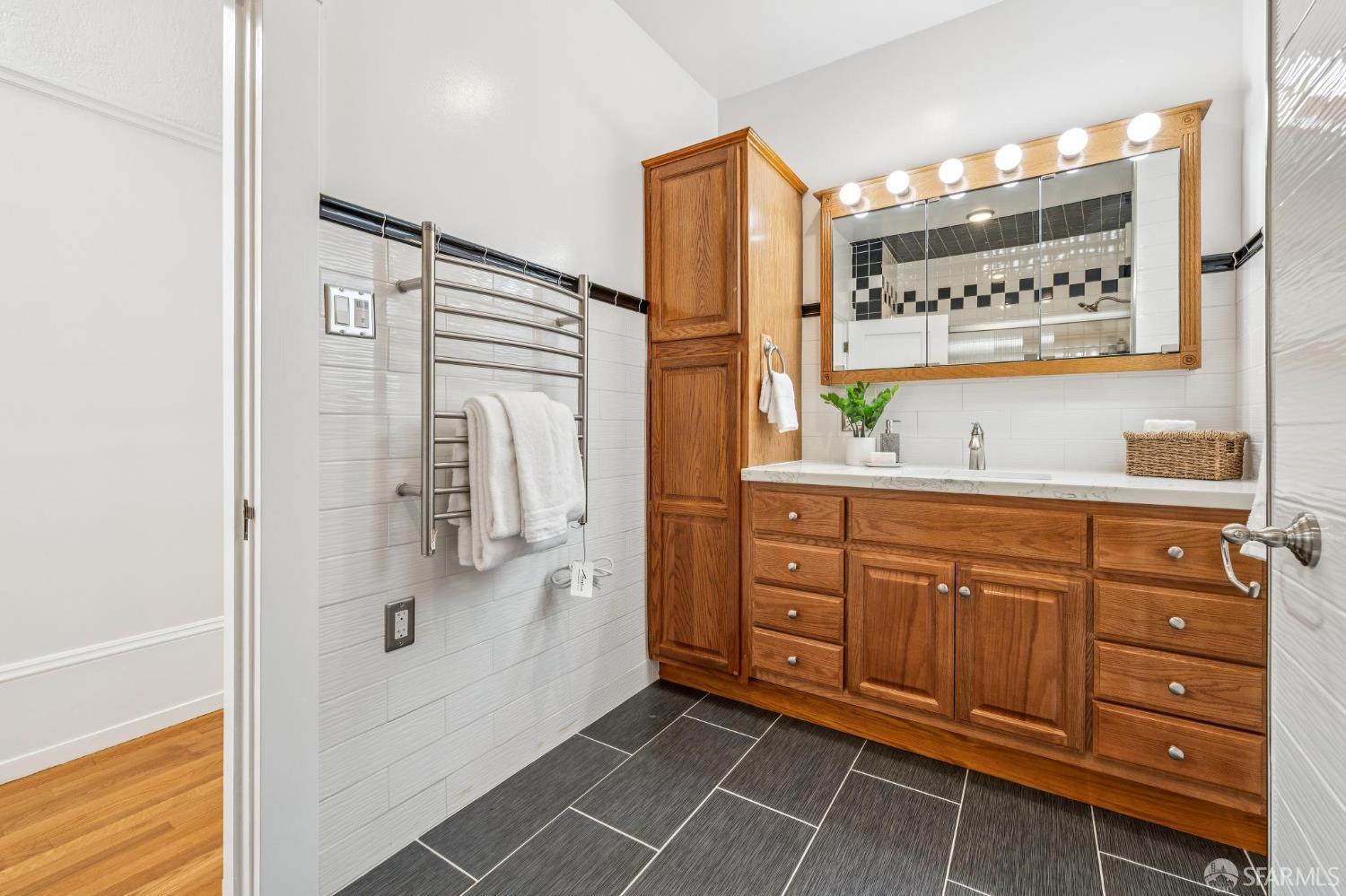 Photo #10: 426112549 Listing: Photo #10