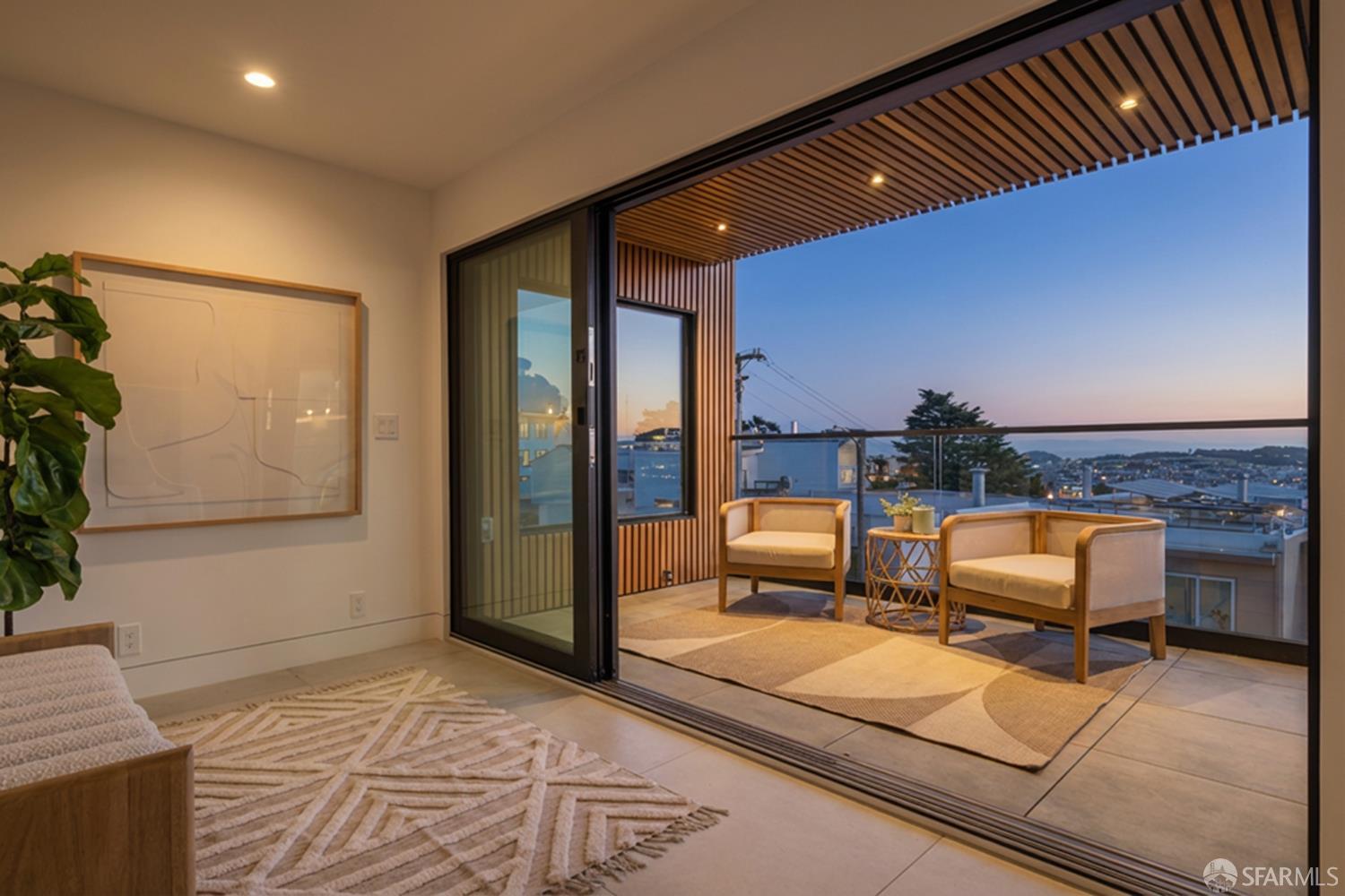 Detail Gallery Image 4 of 81 For 222 Molimo Dr, San Francisco,  CA 94127 - 4 Beds | 3/1 Baths