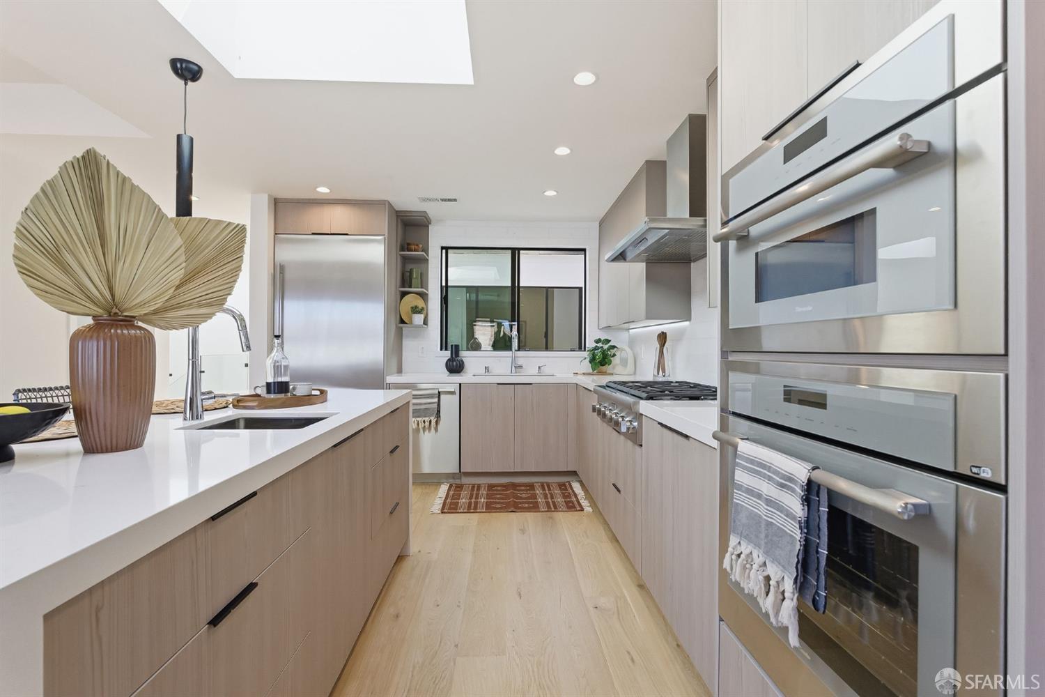 Detail Gallery Image 6 of 81 For 1646 34th Ave, San Francisco,  CA 94122 - 4 Beds | 3 Baths