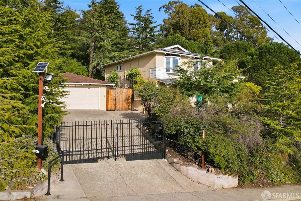 Detail Gallery Image 4 of 46 For 15942 Cambrian Dr, San Leandro,  CA 94578 - 5 Beds | 3 Baths