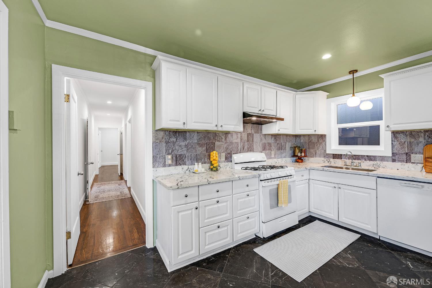 Detail Gallery Image 24 of 29 For 3422 Kansas St, Oakland,  CA 94602 - 3 Beds | 1 Baths