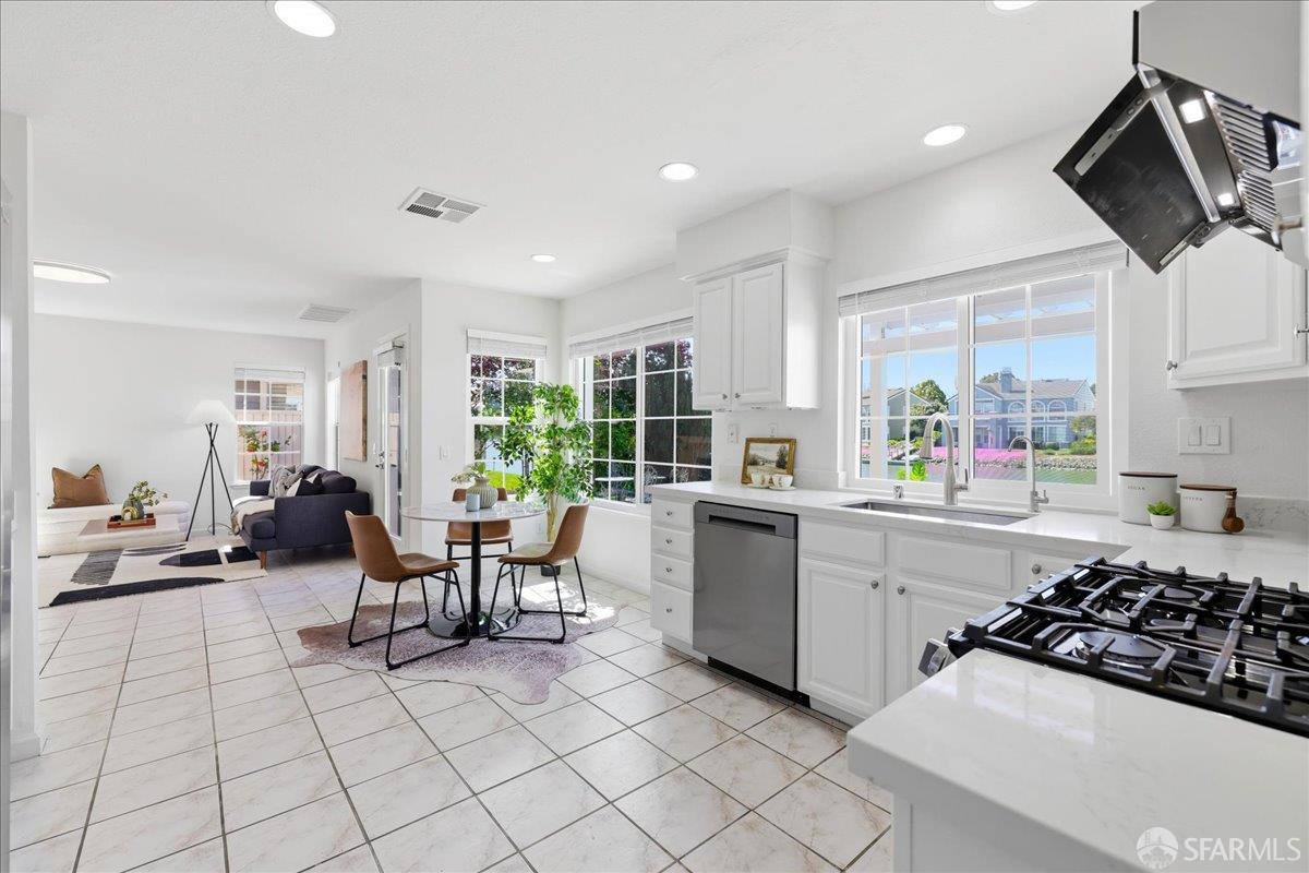 Detail Gallery Image 27 of 79 For 332 Mindanao Dr, Redwood City,  CA 94065 - 3 Beds | 2/1 Baths