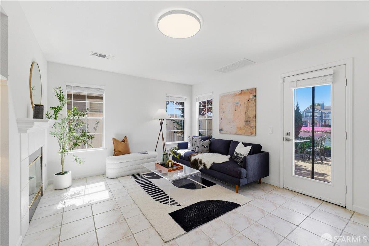 Detail Gallery Image 14 of 79 For 332 Mindanao Dr, Redwood City,  CA 94065 - 3 Beds | 2/1 Baths