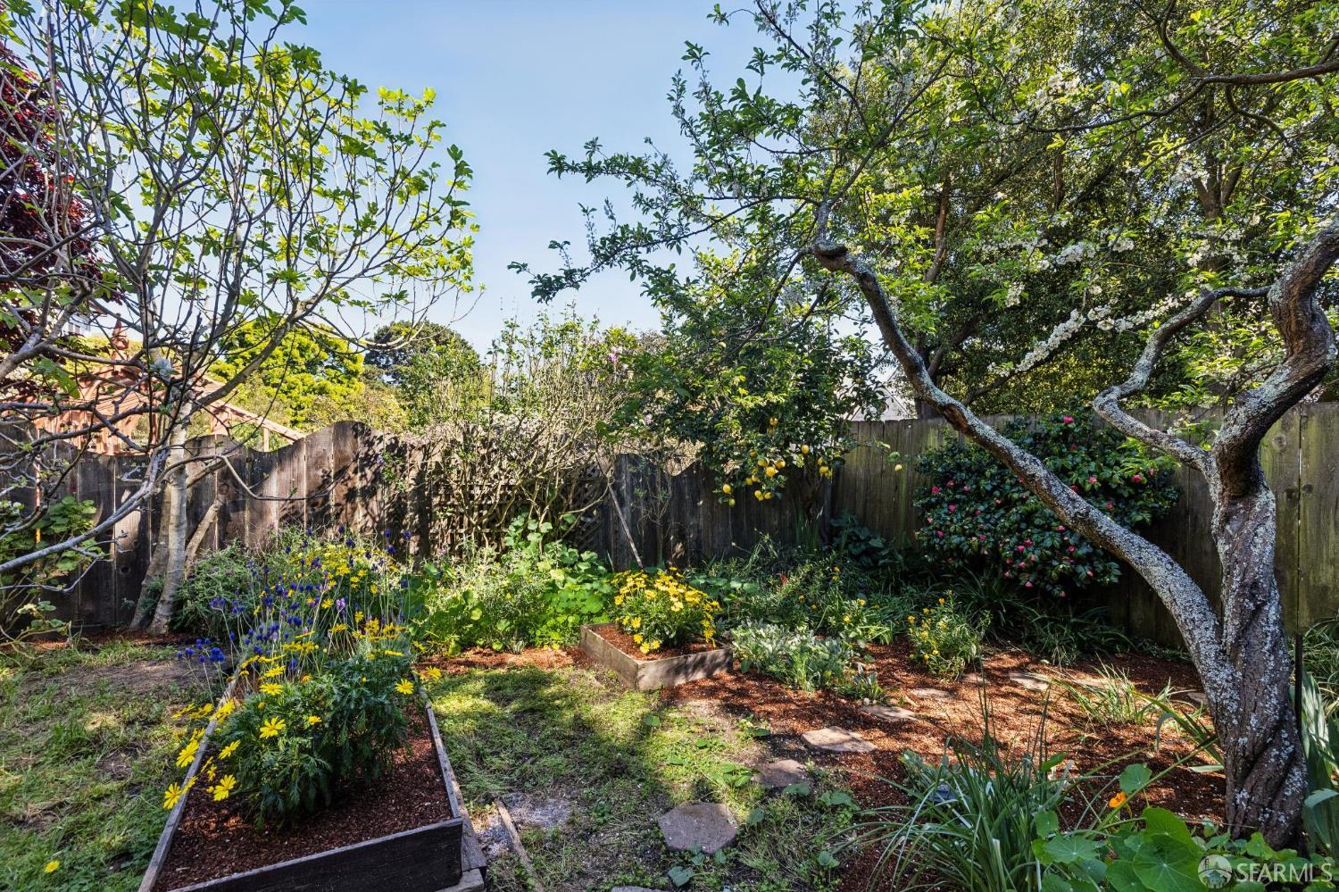 Detail Gallery Image 39 of 51 For 4333 23rd St, San Francisco,  CA 94114 - 3 Beds | 3 Baths