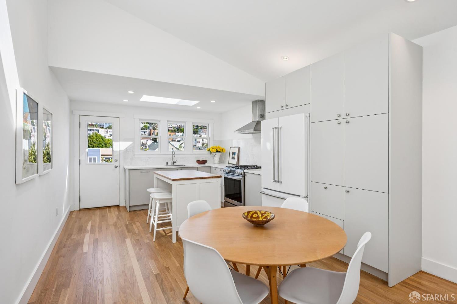 Detail Gallery Image 8 of 45 For 170 Staples Ave, San Francisco,  CA 94112 - 2 Beds | 1 Baths