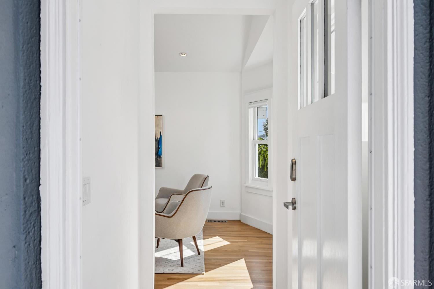 Detail Gallery Image 4 of 45 For 170 Staples Ave, San Francisco,  CA 94112 - 2 Beds | 1 Baths