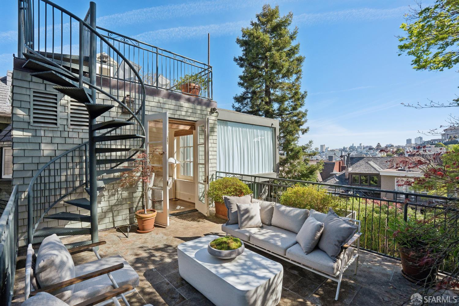 Detail Gallery Image 49 of 78 For 2535 Vallejo St, San Francisco,  CA 94123 - 3 Beds | 3/2 Baths