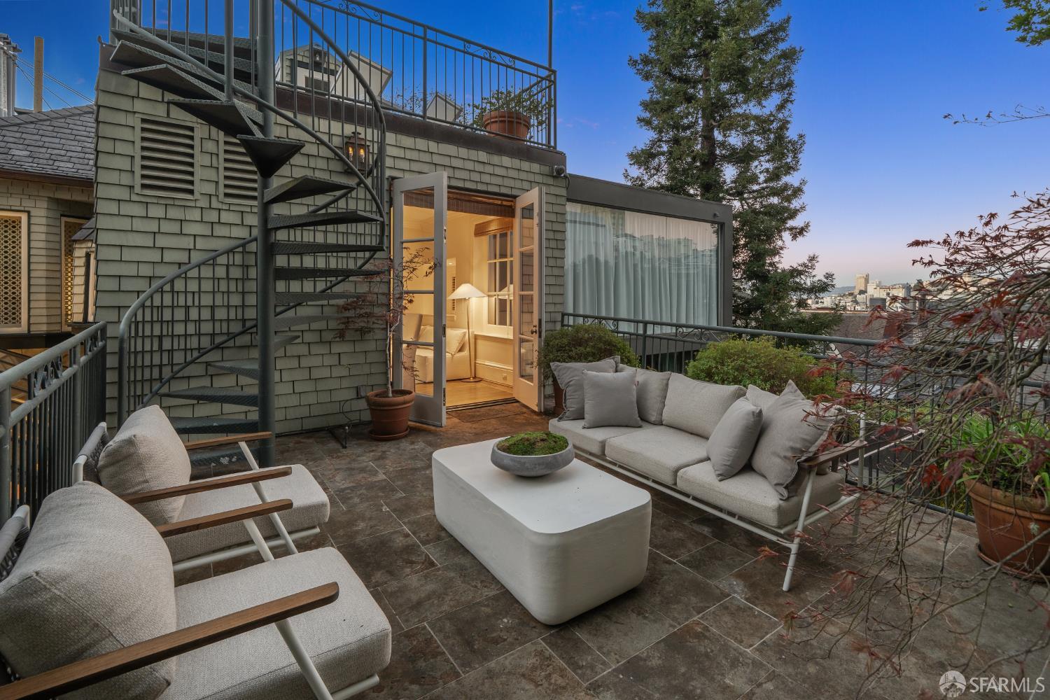 Detail Gallery Image 50 of 78 For 2535 Vallejo St, San Francisco,  CA 94123 - 3 Beds | 3/2 Baths