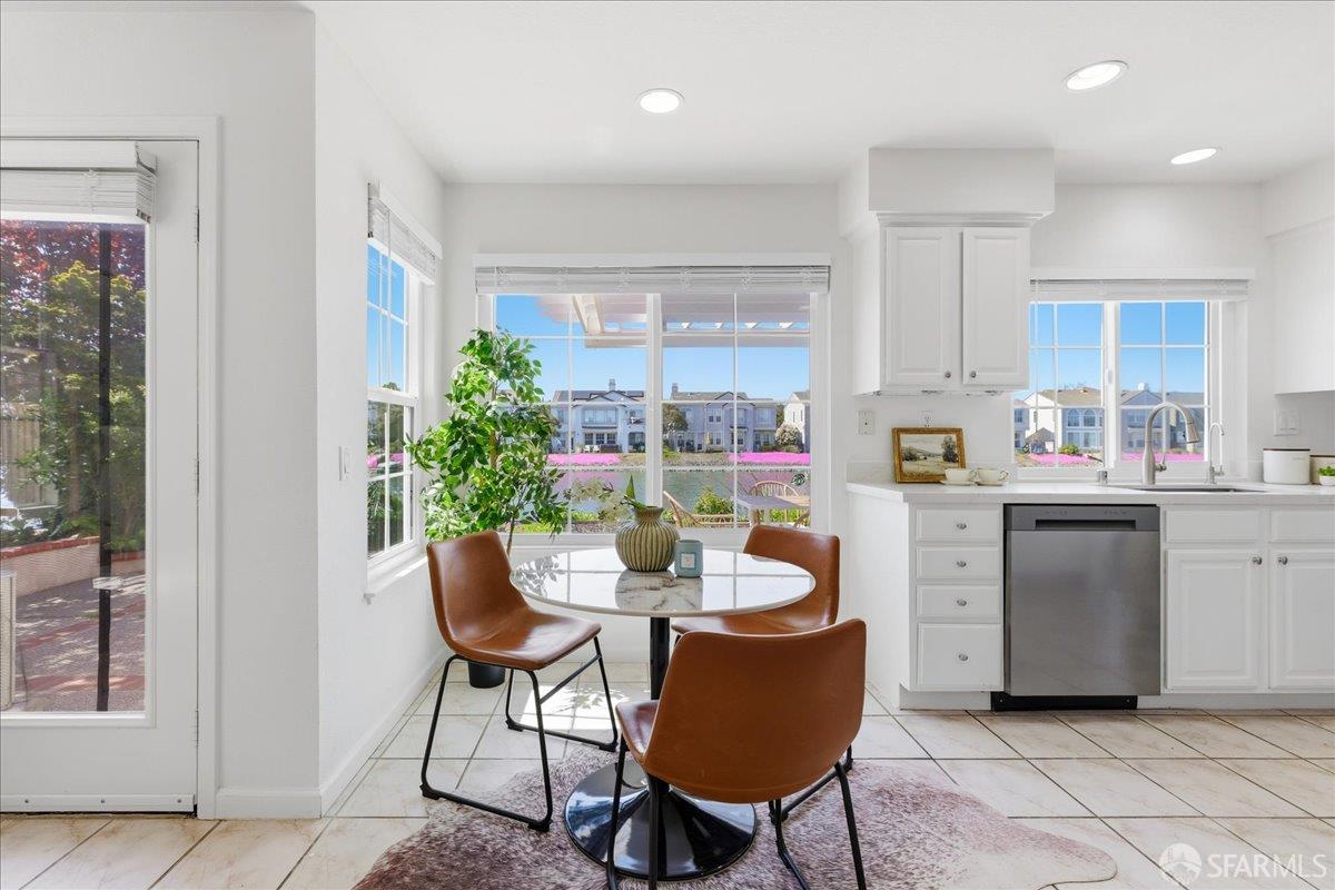 Detail Gallery Image 24 of 79 For 332 Mindanao Dr, Redwood City,  CA 94065 - 3 Beds | 2/1 Baths