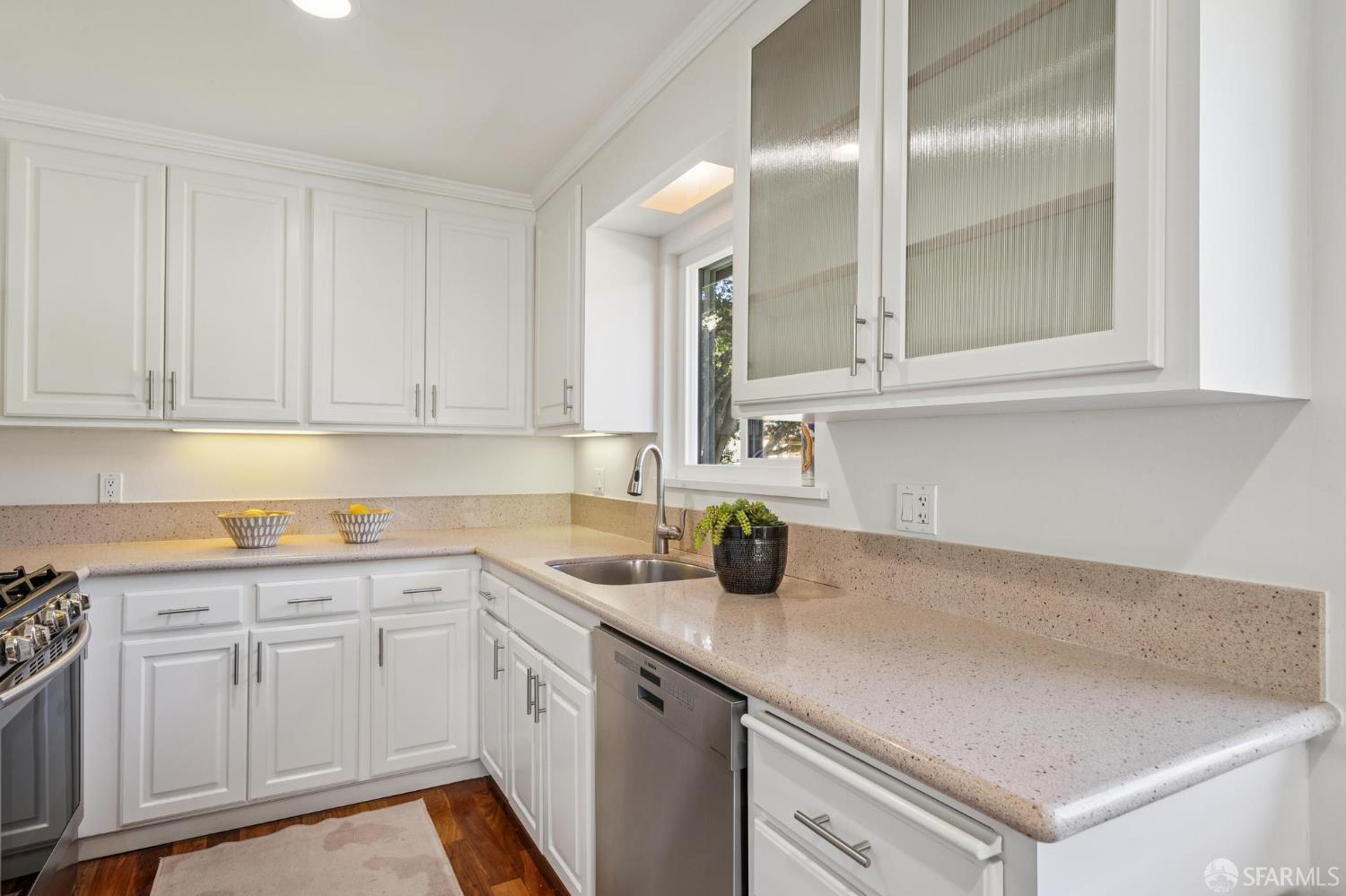 Detail Gallery Image 18 of 54 For 4743 Mountain Blvd, Oakland,  CA 94619 - 4 Beds | 3 Baths