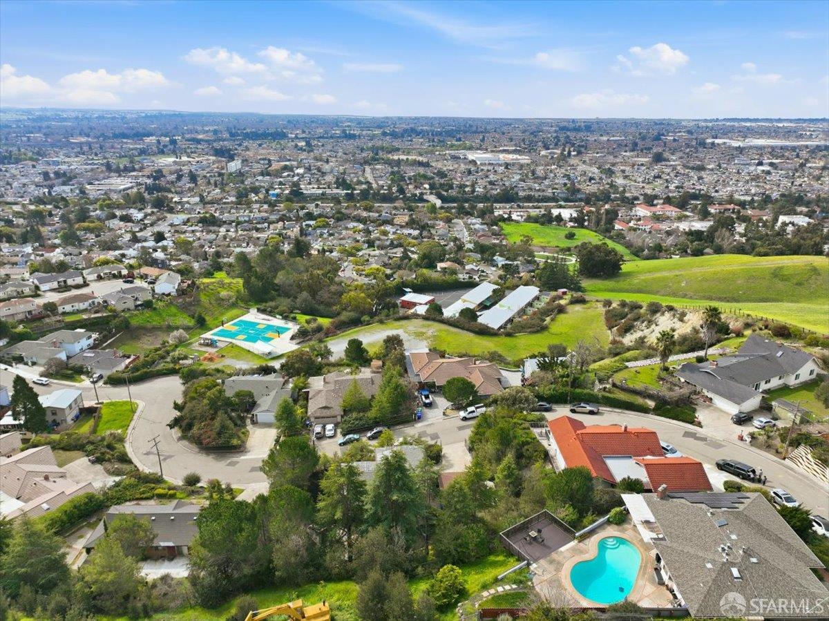 Detail Gallery Image 41 of 46 For 15942 Cambrian Dr, San Leandro,  CA 94578 - 5 Beds | 3 Baths