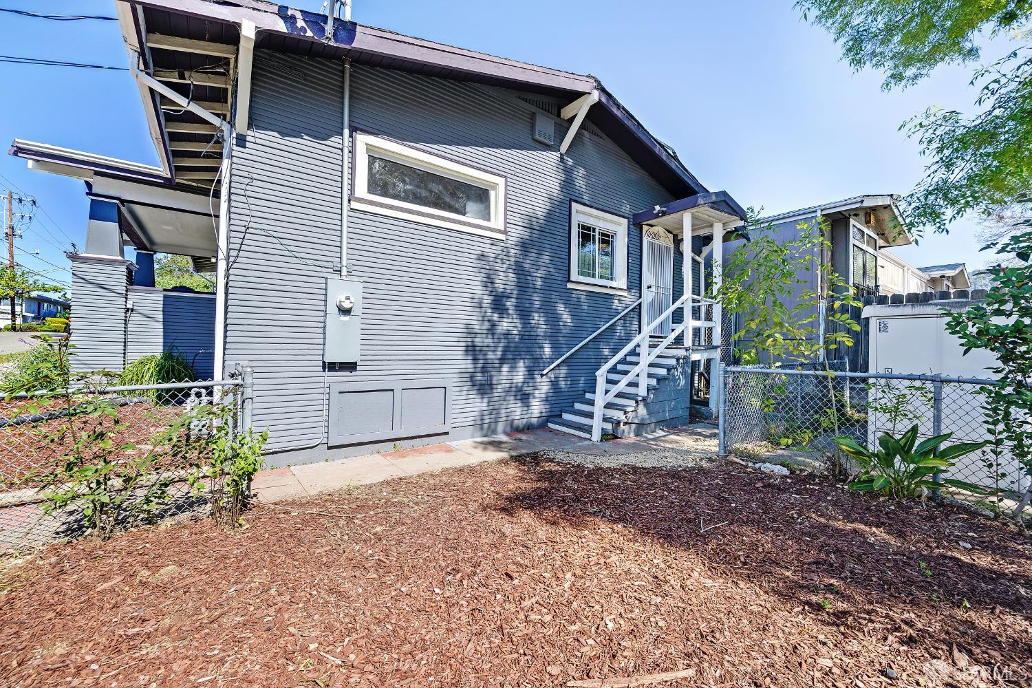 Detail Gallery Image 7 of 29 For 3422 Kansas St, Oakland,  CA 94602 - 3 Beds | 1 Baths