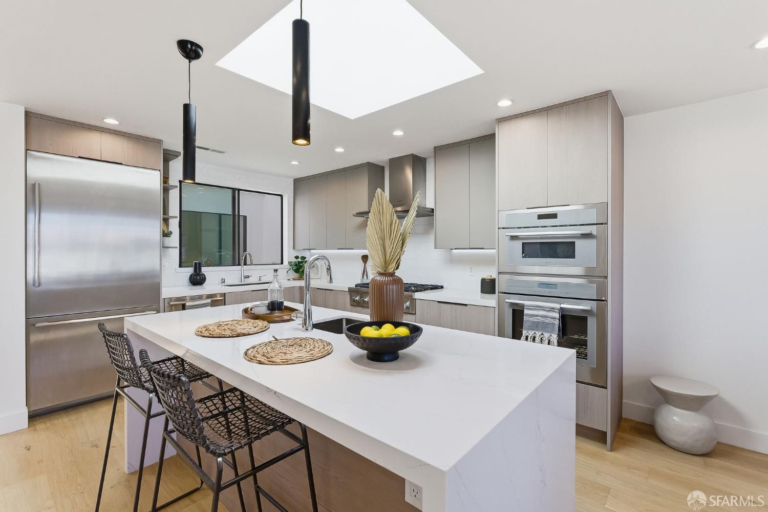 Detail Gallery Image 14 of 81 For 1646 34th Ave, San Francisco,  CA 94122 - 4 Beds | 3 Baths