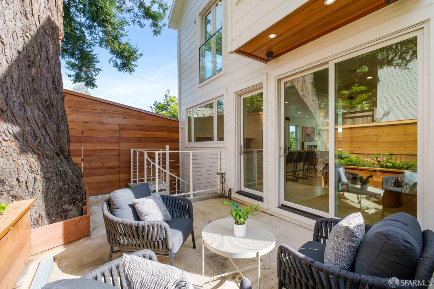 Detail Gallery Image 14 of 53 For 95 Nordhoff St, San Francisco,  CA 94131 - 4 Beds | 5 Baths