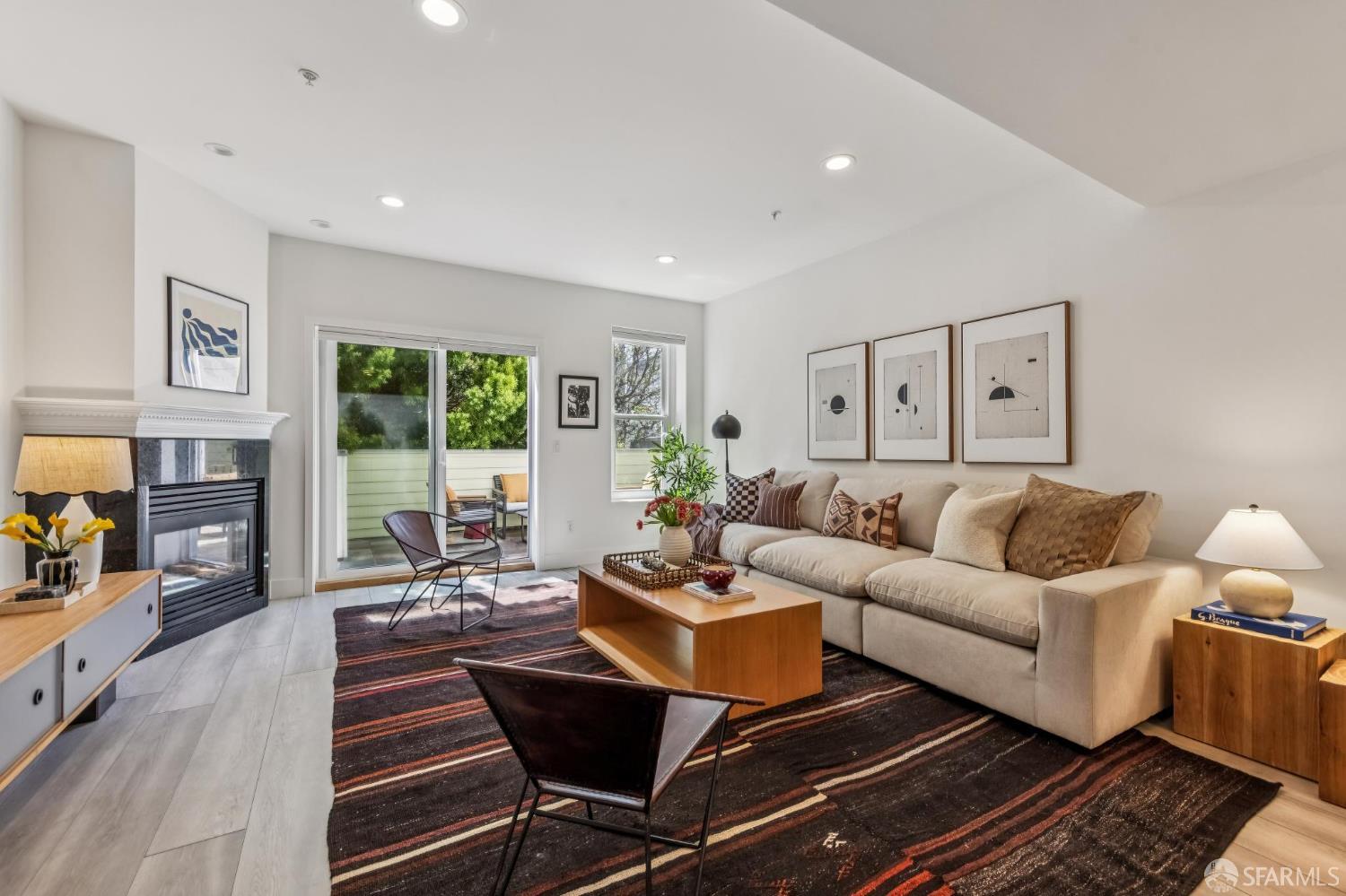 Photo #4: 426100649 Listing: Photo #4