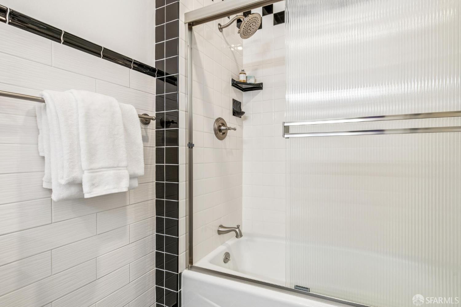 Photo #11: 426112549 Listing: Photo #11