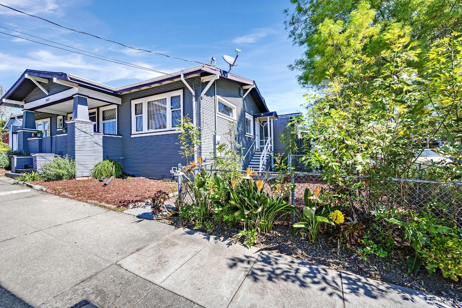 Detail Gallery Image 3 of 29 For 3422 Kansas St, Oakland,  CA 94602 - 3 Beds | 1 Baths