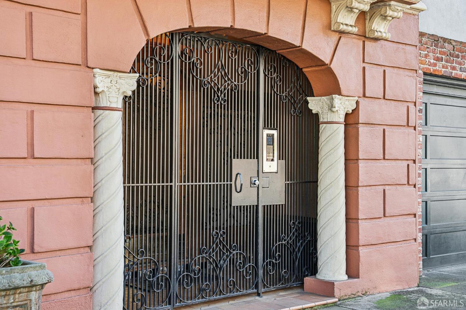 Detail Gallery Image 43 of 51 For 2165 Beach St #5,  San Francisco,  CA 94123 - 2 Beds | 2 Baths