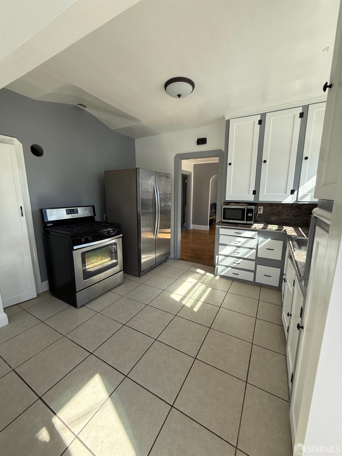 Detail Gallery Image 28 of 41 For 3331 Davis St, Oakland,  CA 94601 - 2 Beds | 1 Baths