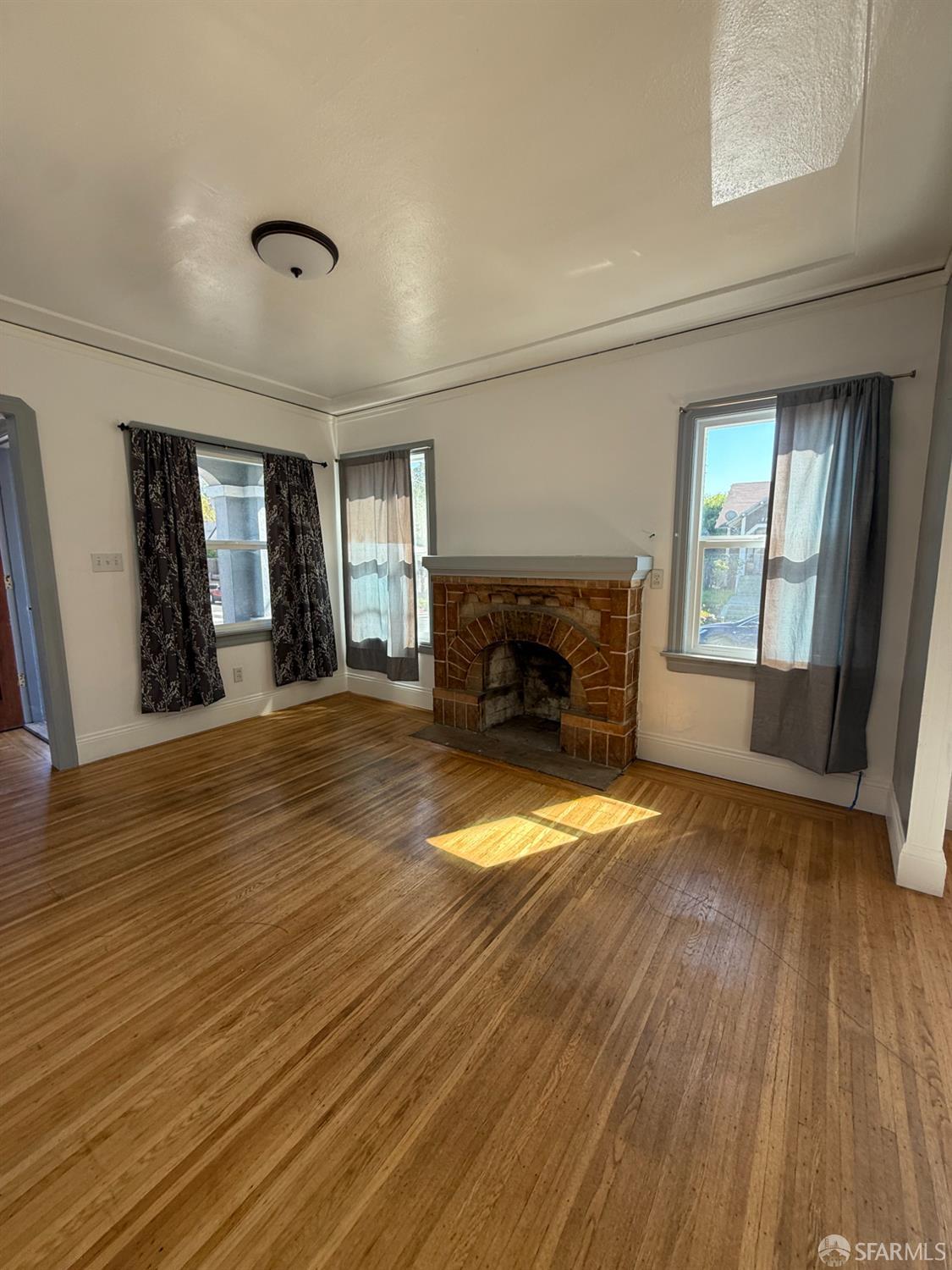 Detail Gallery Image 9 of 41 For 3331 Davis St, Oakland,  CA 94601 - 2 Beds | 1 Baths