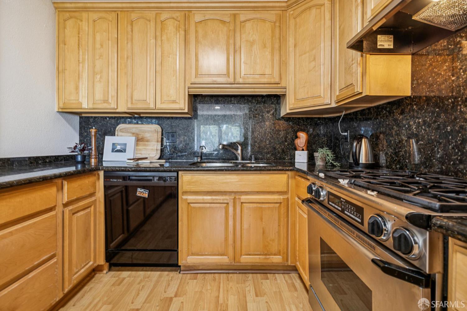 Detail Gallery Image 13 of 82 For 532 Franconia St, San Francisco,  CA 94110 - 5 Beds | 4 Baths