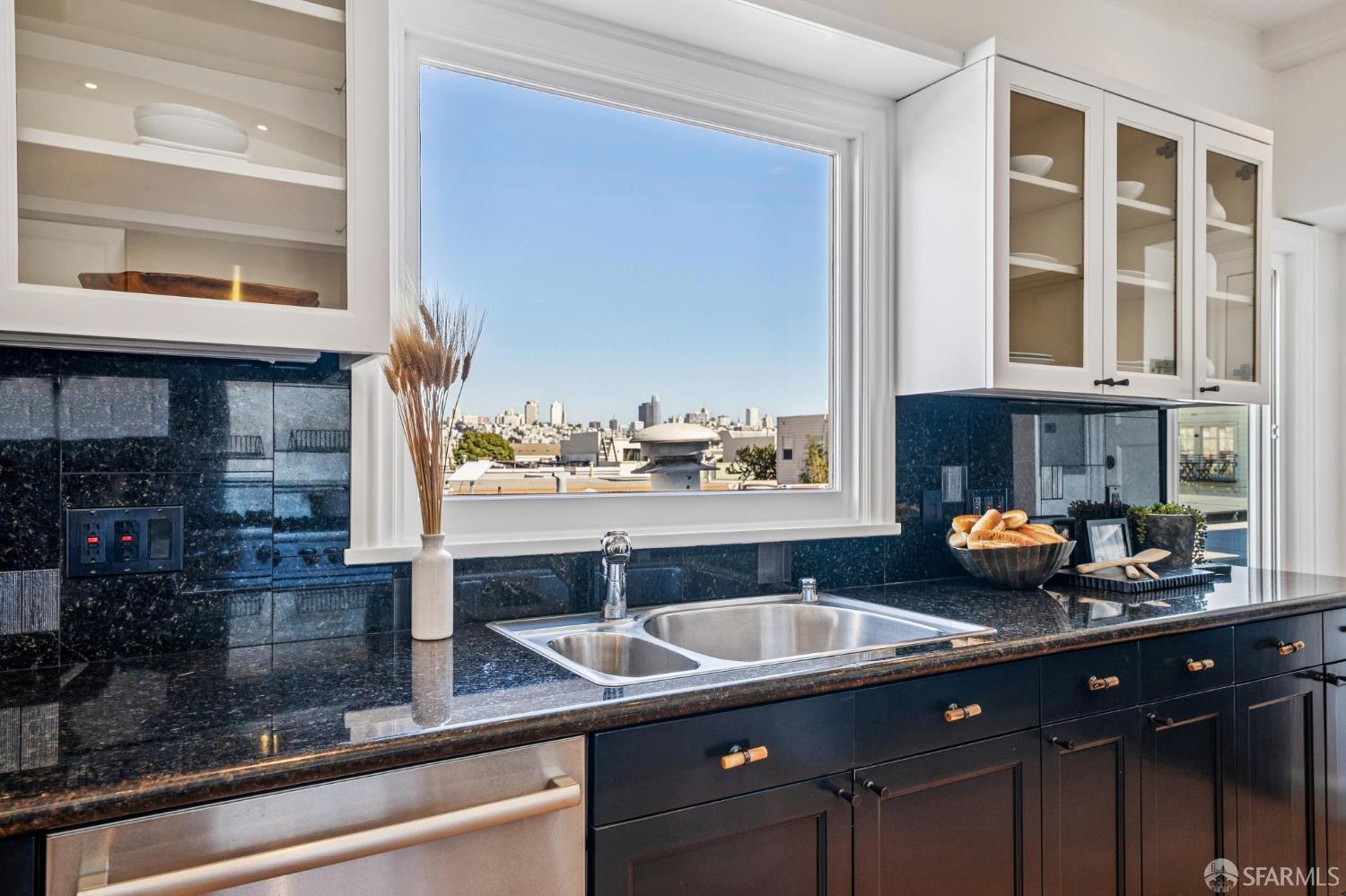 Detail Gallery Image 18 of 51 For 2165 Beach St #5,  San Francisco,  CA 94123 - 2 Beds | 2 Baths