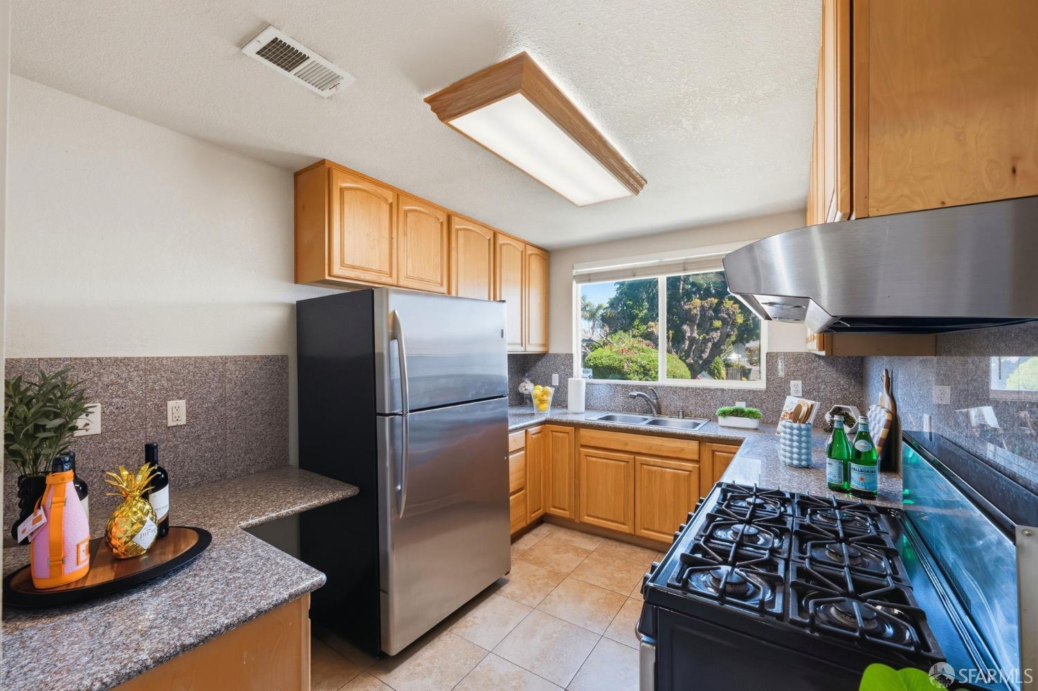 Detail Gallery Image 13 of 55 For 219 Verbena Dr, East Palo Alto,  CA 94303 - 3 Beds | 1 Baths