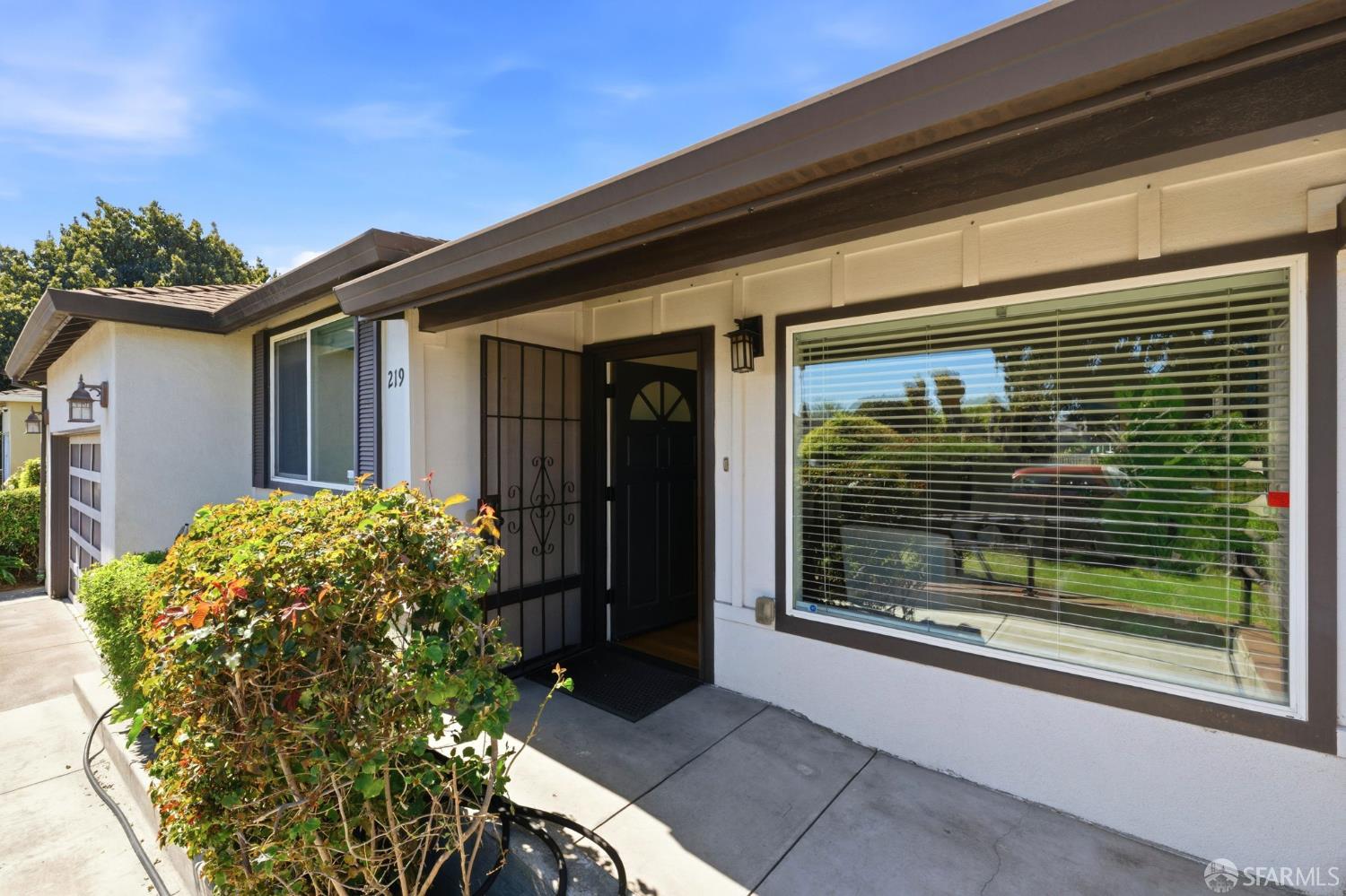 Detail Gallery Image 5 of 55 For 219 Verbena Dr, East Palo Alto,  CA 94303 - 3 Beds | 1 Baths
