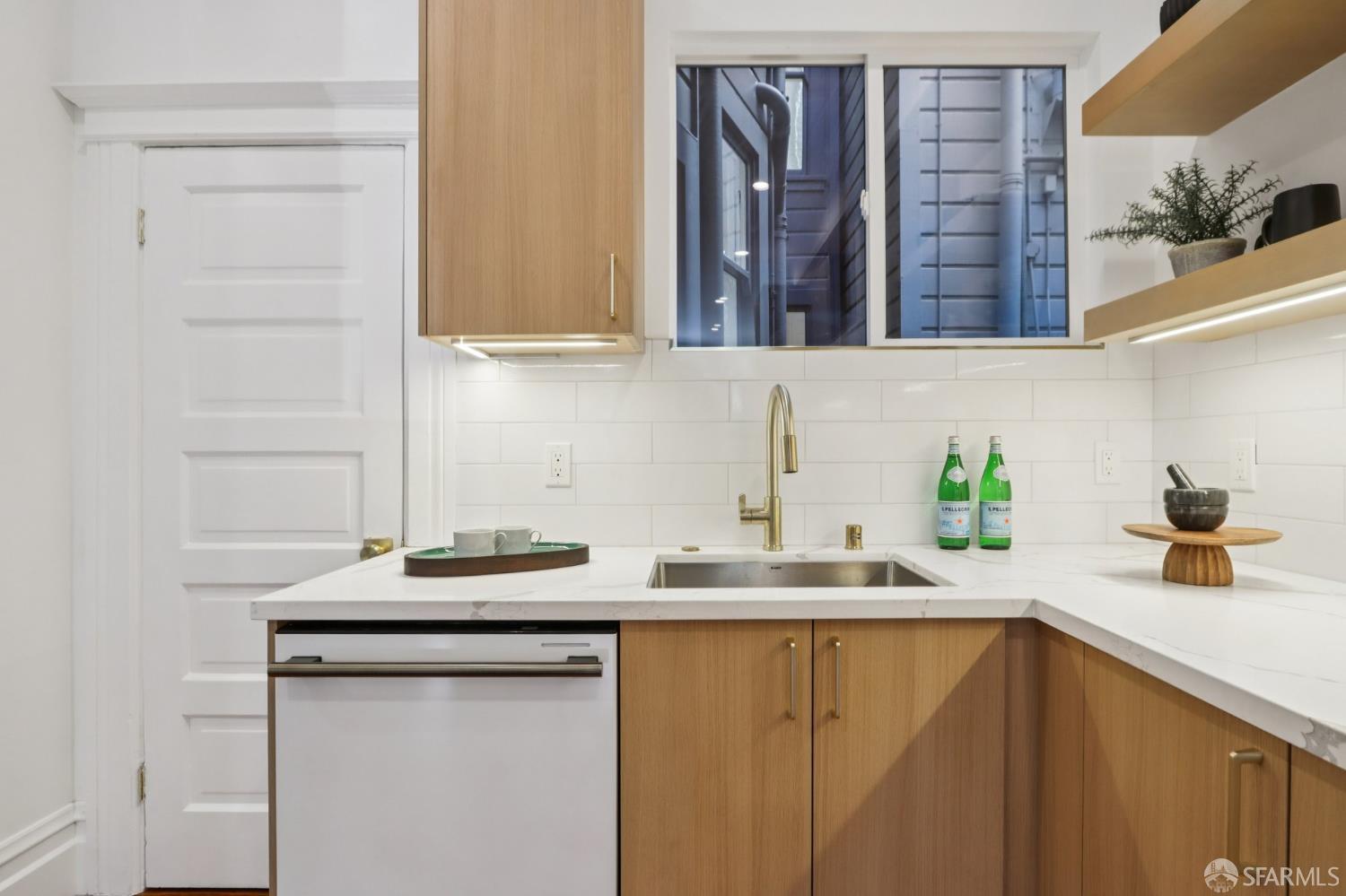 Photo #4: 426113739 Listing: Photo #4