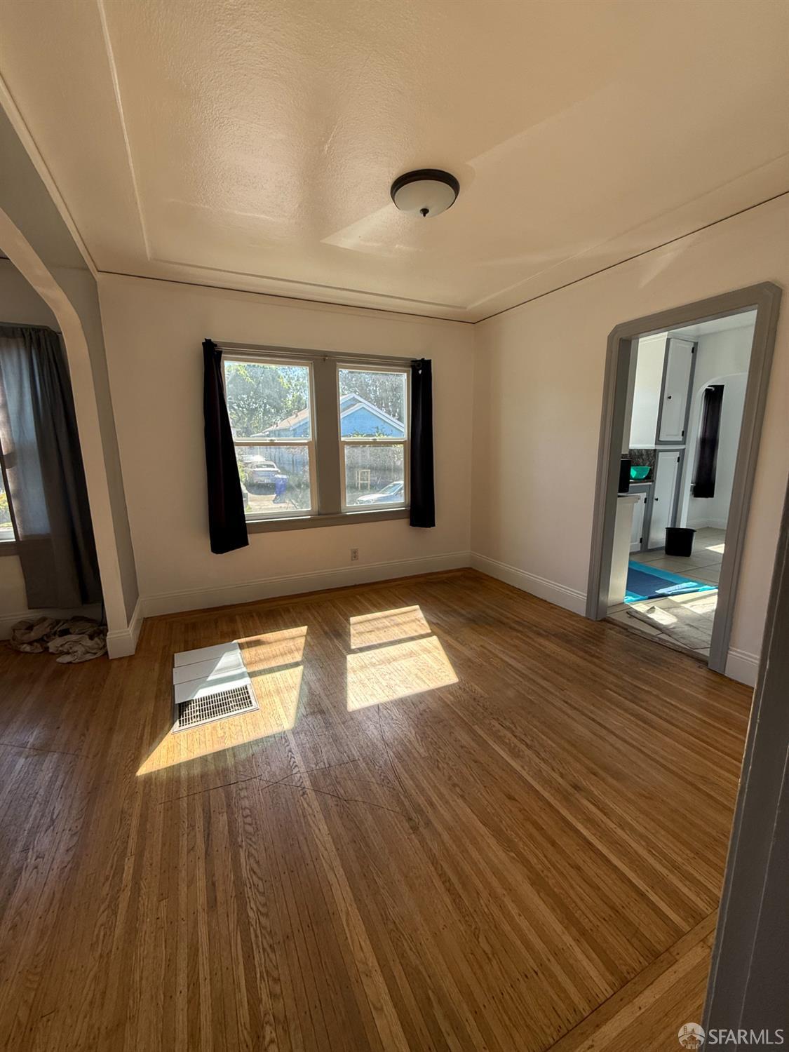 Detail Gallery Image 11 of 41 For 3331 Davis St, Oakland,  CA 94601 - 2 Beds | 1 Baths