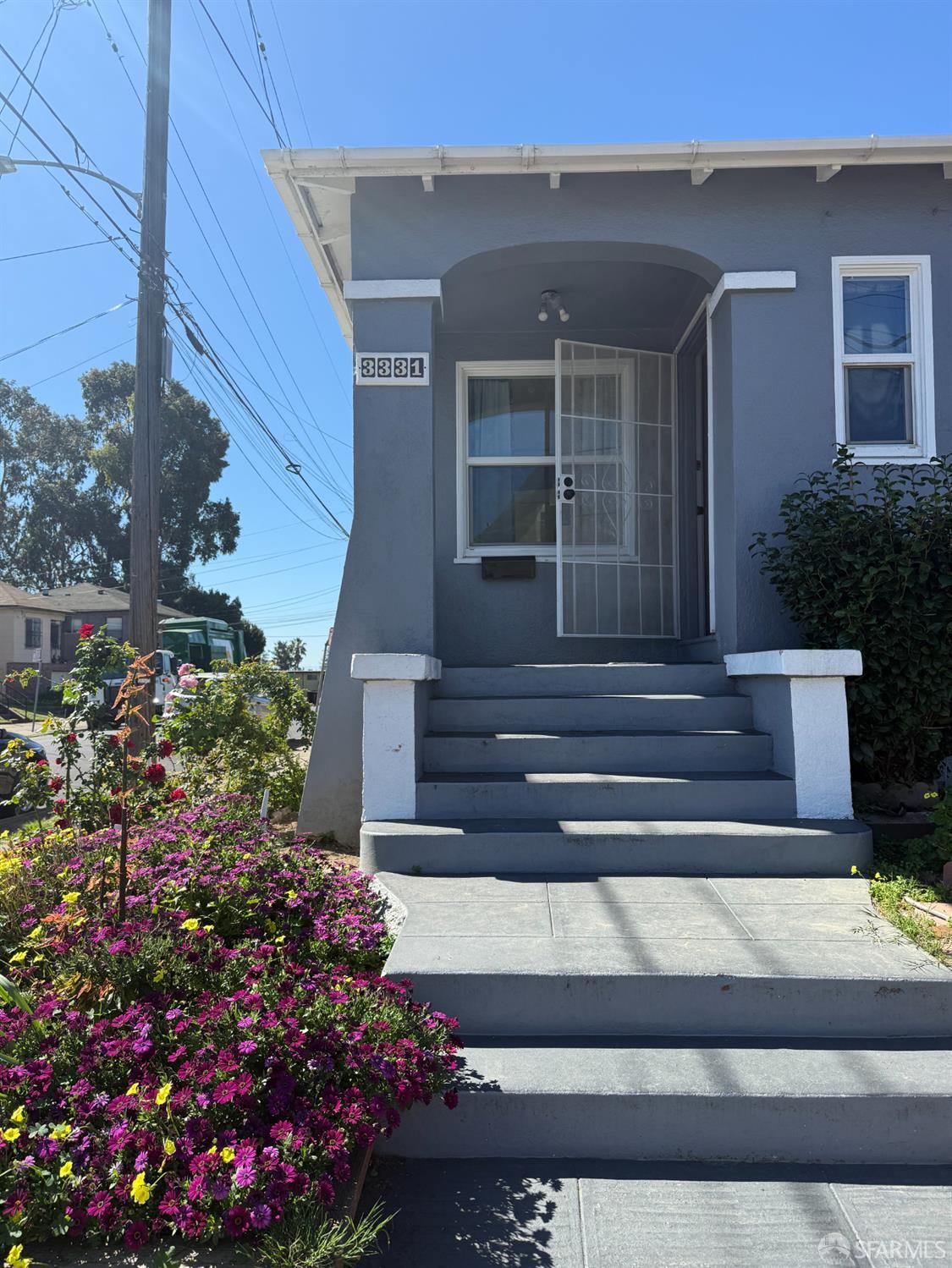 Detail Gallery Image 5 of 41 For 3331 Davis St, Oakland,  CA 94601 - 2 Beds | 1 Baths