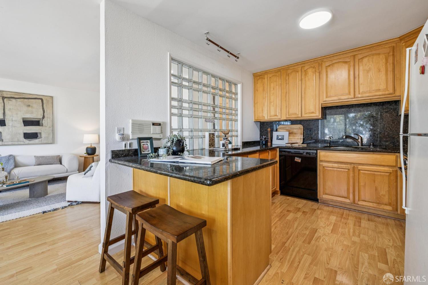 Detail Gallery Image 11 of 82 For 532 Franconia St, San Francisco,  CA 94110 - 5 Beds | 4 Baths