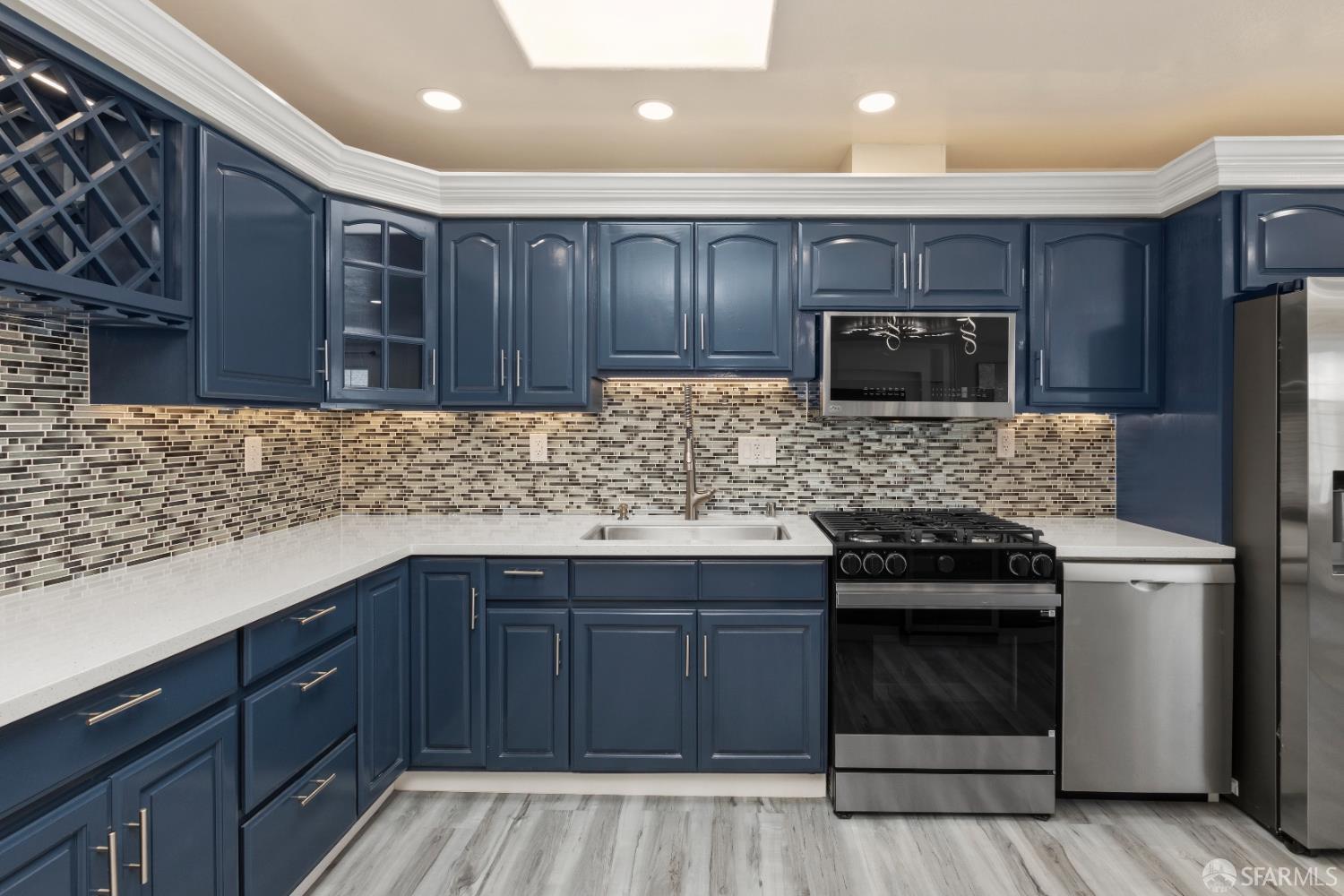 Detail Gallery Image 11 of 97 For 1247 Fitzgerald Ave, San Francisco,  CA 94124 - 4 Beds | 3 Baths