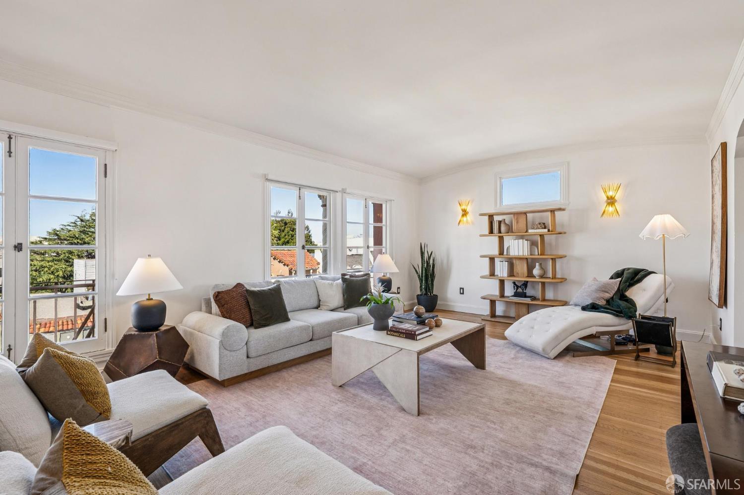 Detail Gallery Image 3 of 51 For 2165 Beach St #5,  San Francisco,  CA 94123 - 2 Beds | 2 Baths