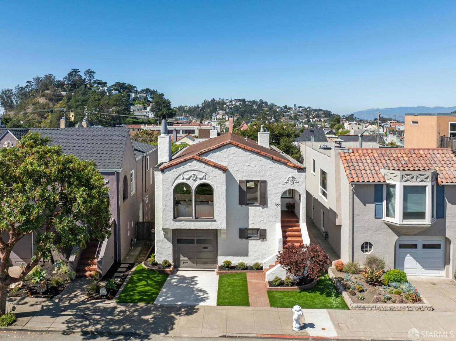 Detail Gallery Image 3 of 56 For 100 Chaves Ave, San Francisco,  CA 94127 - 2 Beds | 2 Baths